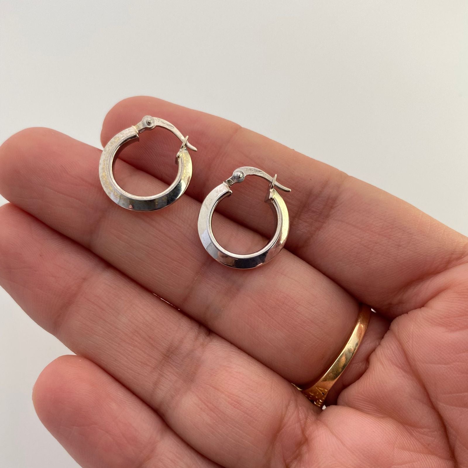 Candonga redonda lisa Oro blanco 18k 1,25 Gr / 1,7 Cm