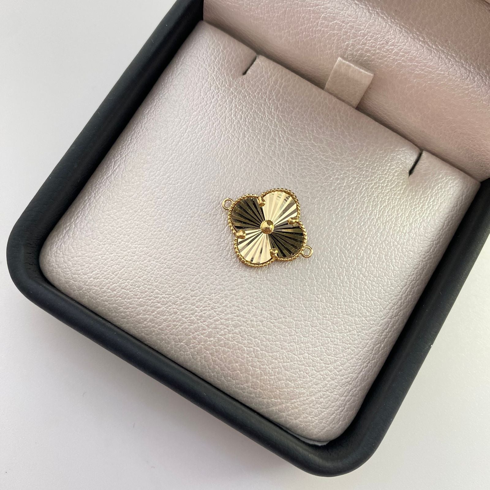 Herraje It trebol fondo diamantado Oro amarillo 18k +4 / 1,8 Gr / 1,8 Cm