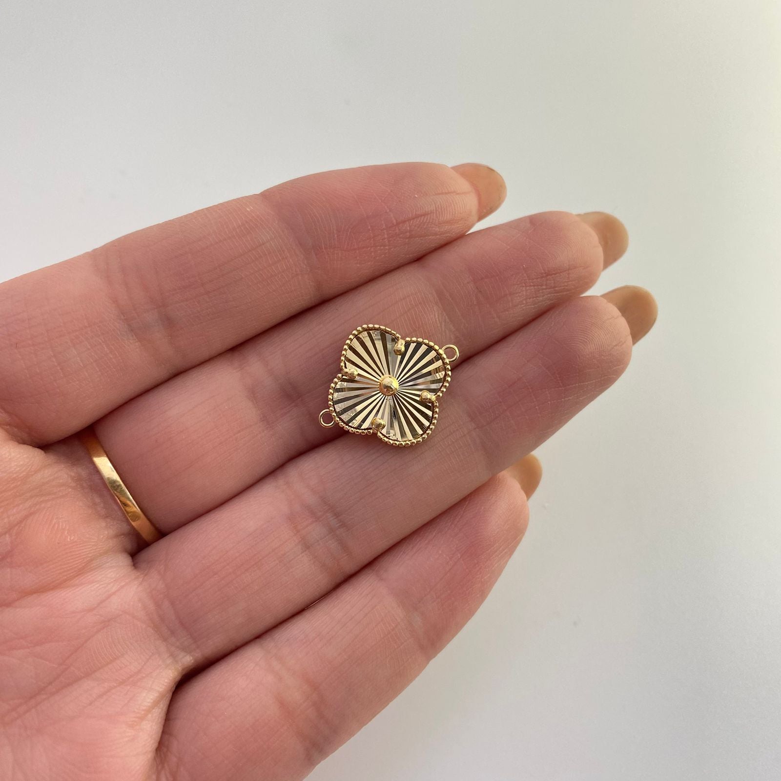 Herraje It trebol fondo diamantado Oro amarillo 18k +4 / 1,8 Gr / 1,8 Cm