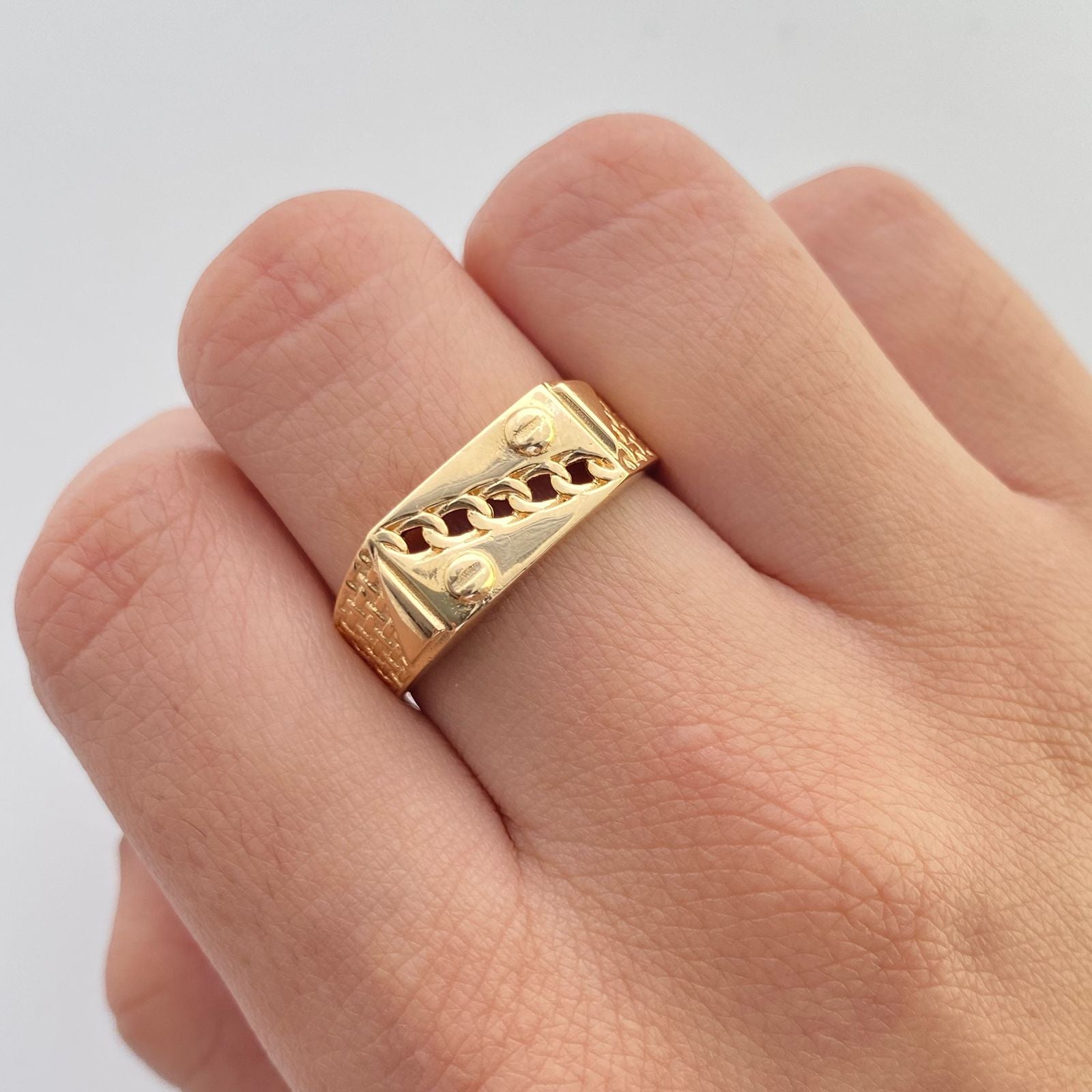 Anillo rectangulo cubano central  Oro amarillo 18k / Talla 10 / 4 Gr