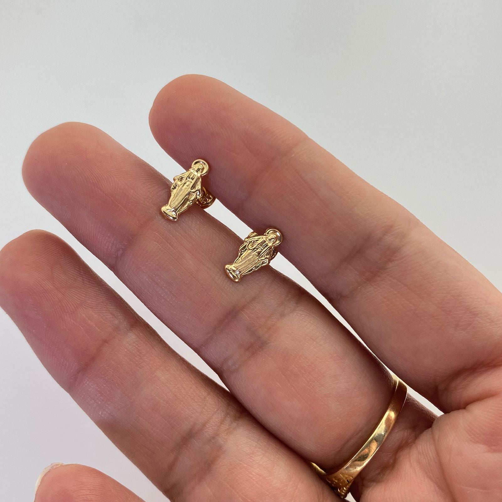 Topos virgen auxiliadora Oro amarillo 18k 0,7 Gr / 5,1 mm