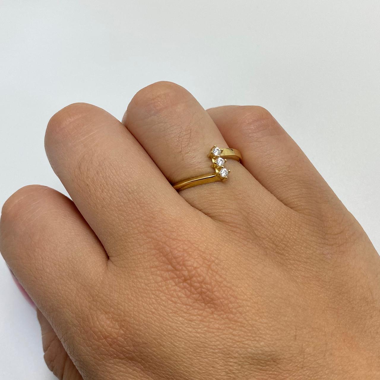 Anillo triple fila circon blanco Oro amarillo 18k / Talla 6 1/2 / 1,7 Gr