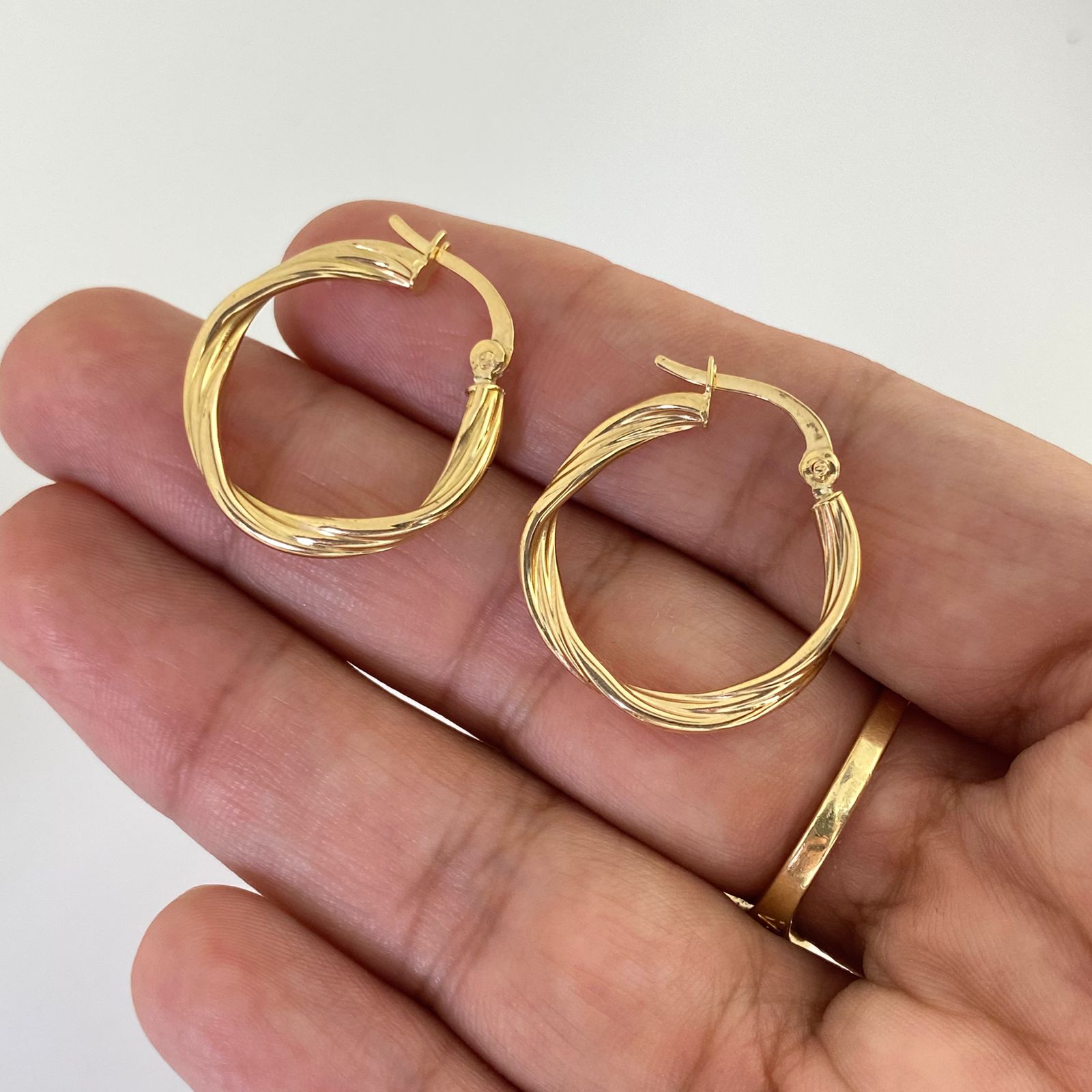 Candonga entorchada lineas Oro amarillo 18k 2,1 Gr / 2,4 Cm