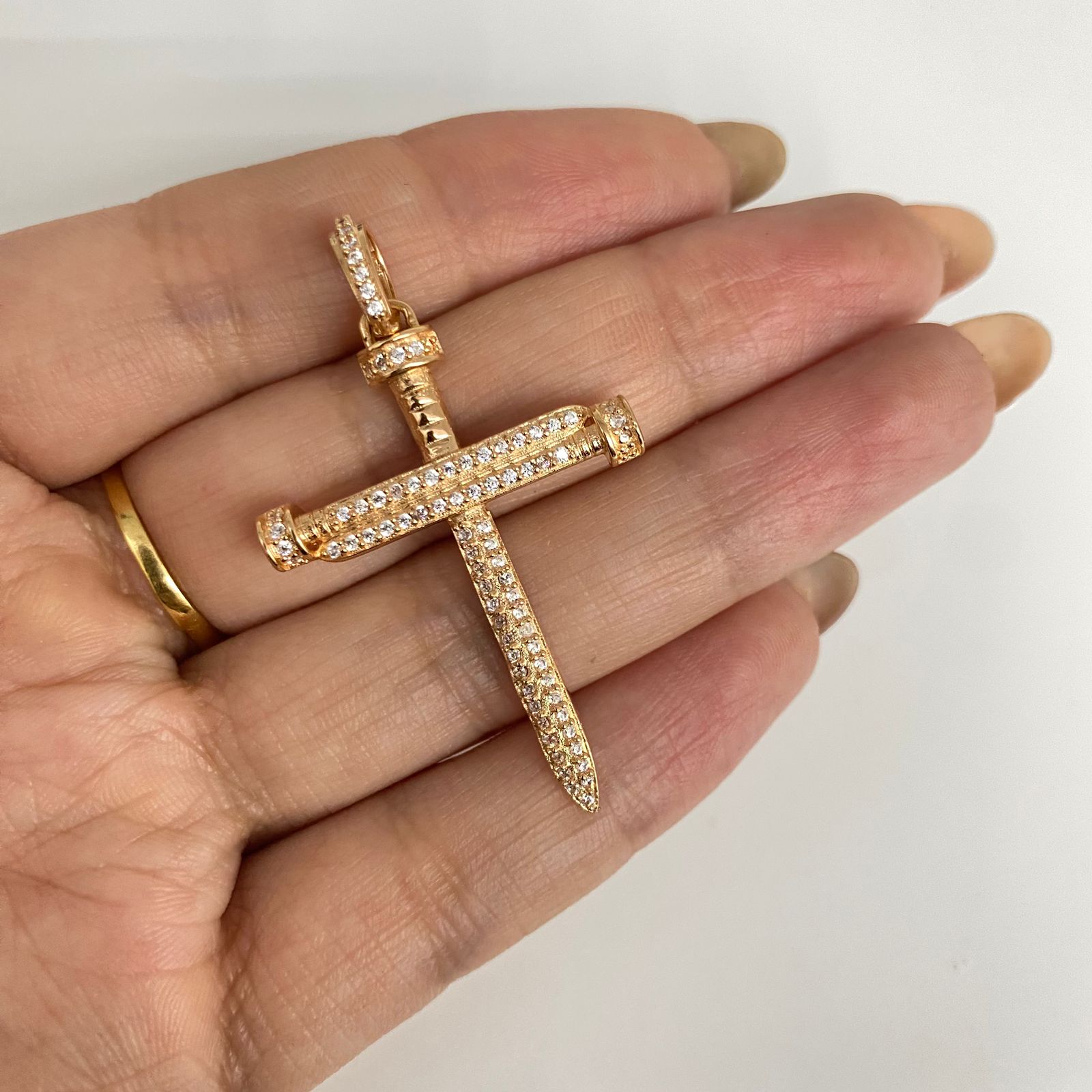 Dije cruz clavo casting Oro rosa 18k 5,85 Gr / 4,7 Cm
