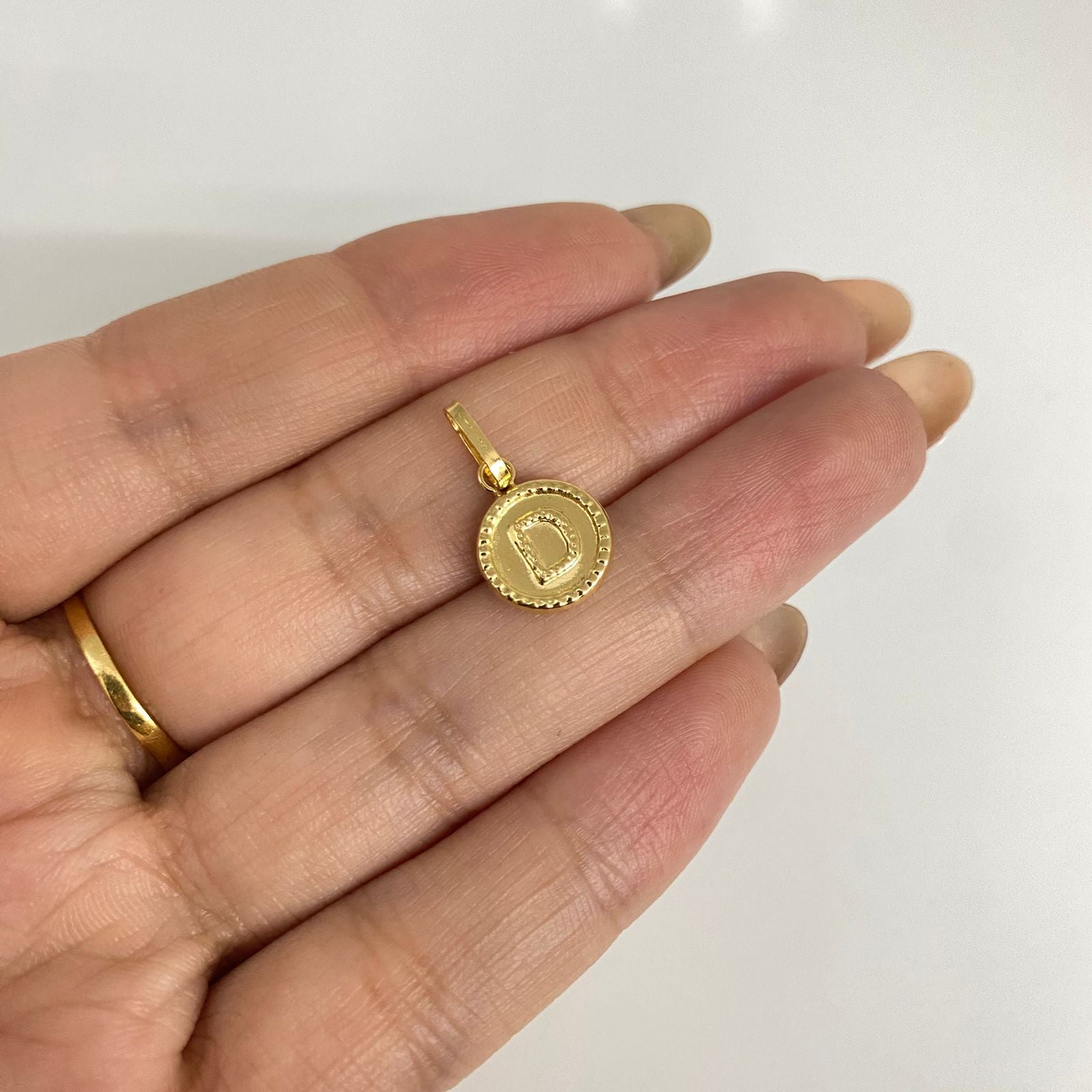 Dije letra d Oro amarillo 18k 0,7 Gr / 1,8 Cm