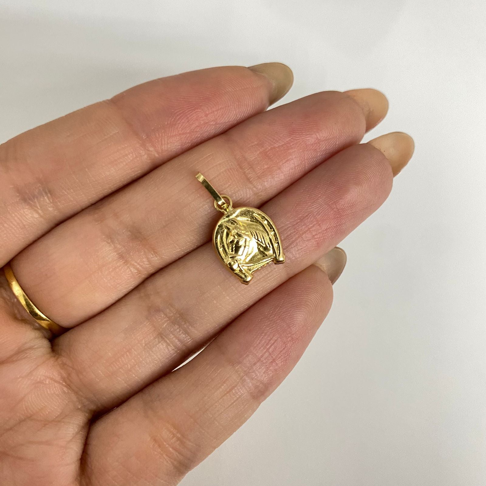Dije herradura caballo Oro amarillo 18k 1,0 Gr / 2,5 Cm