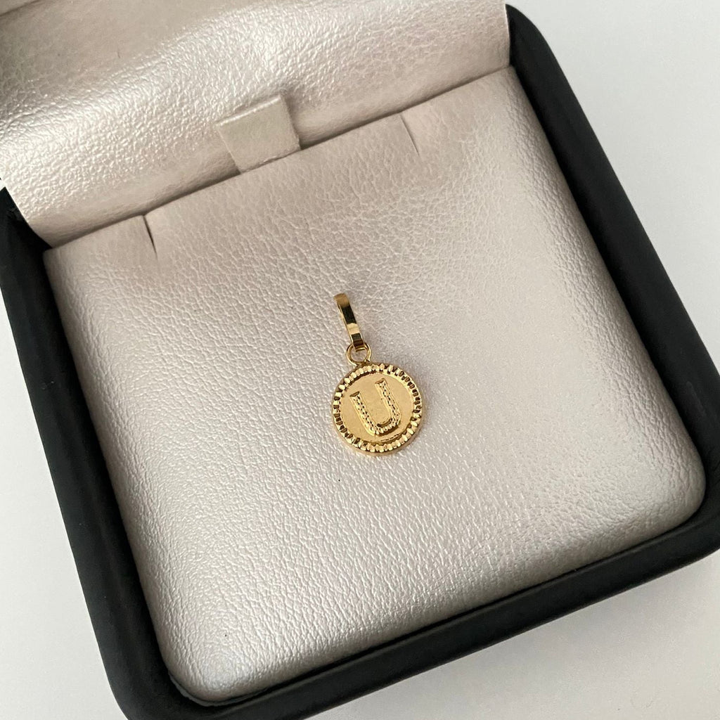 Dije letra u Oro amarillo 18k 0,7 Gr / 1,8 Cm