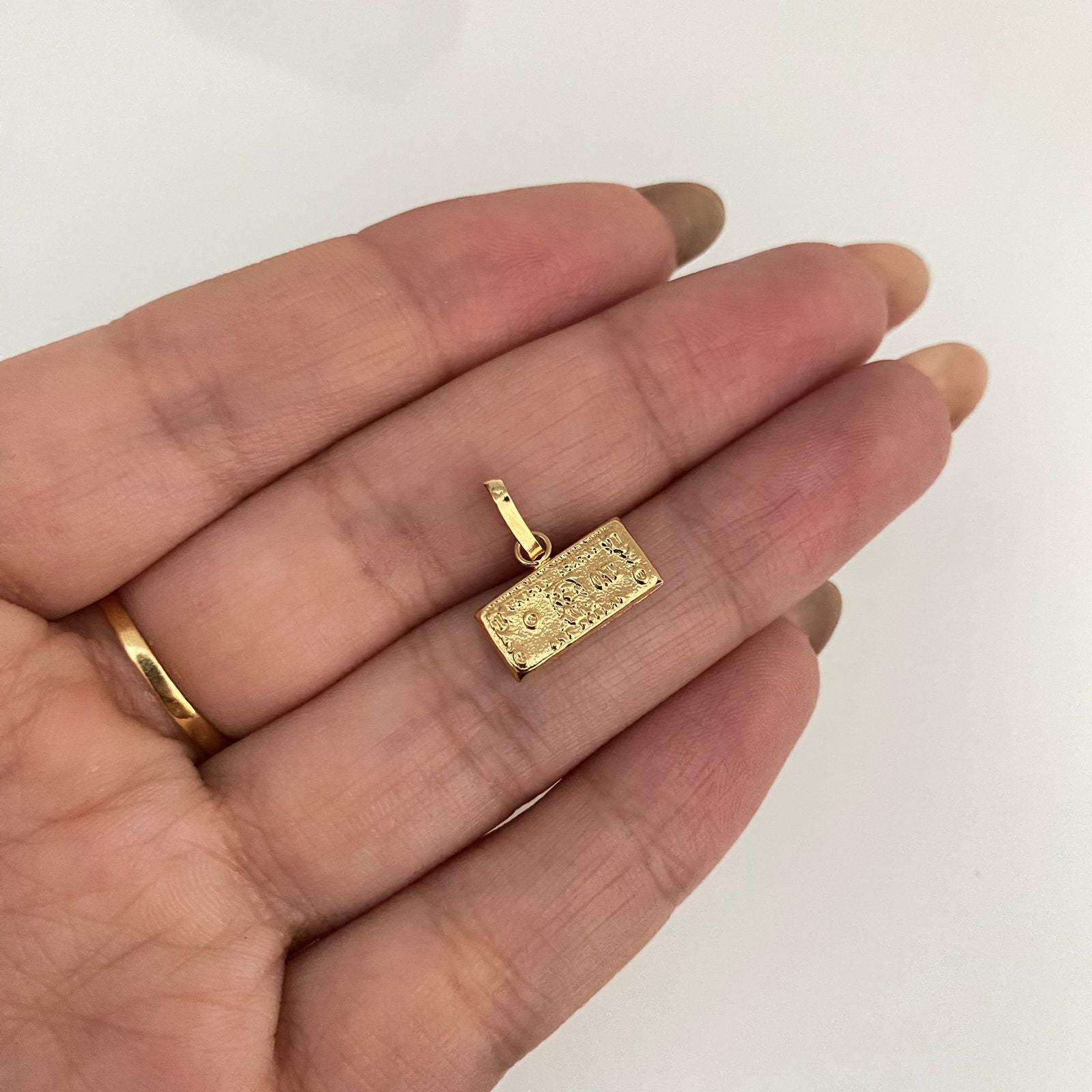 Dije dolar Oro amarillo 18k 0,65 Gr / 1,5 Cm