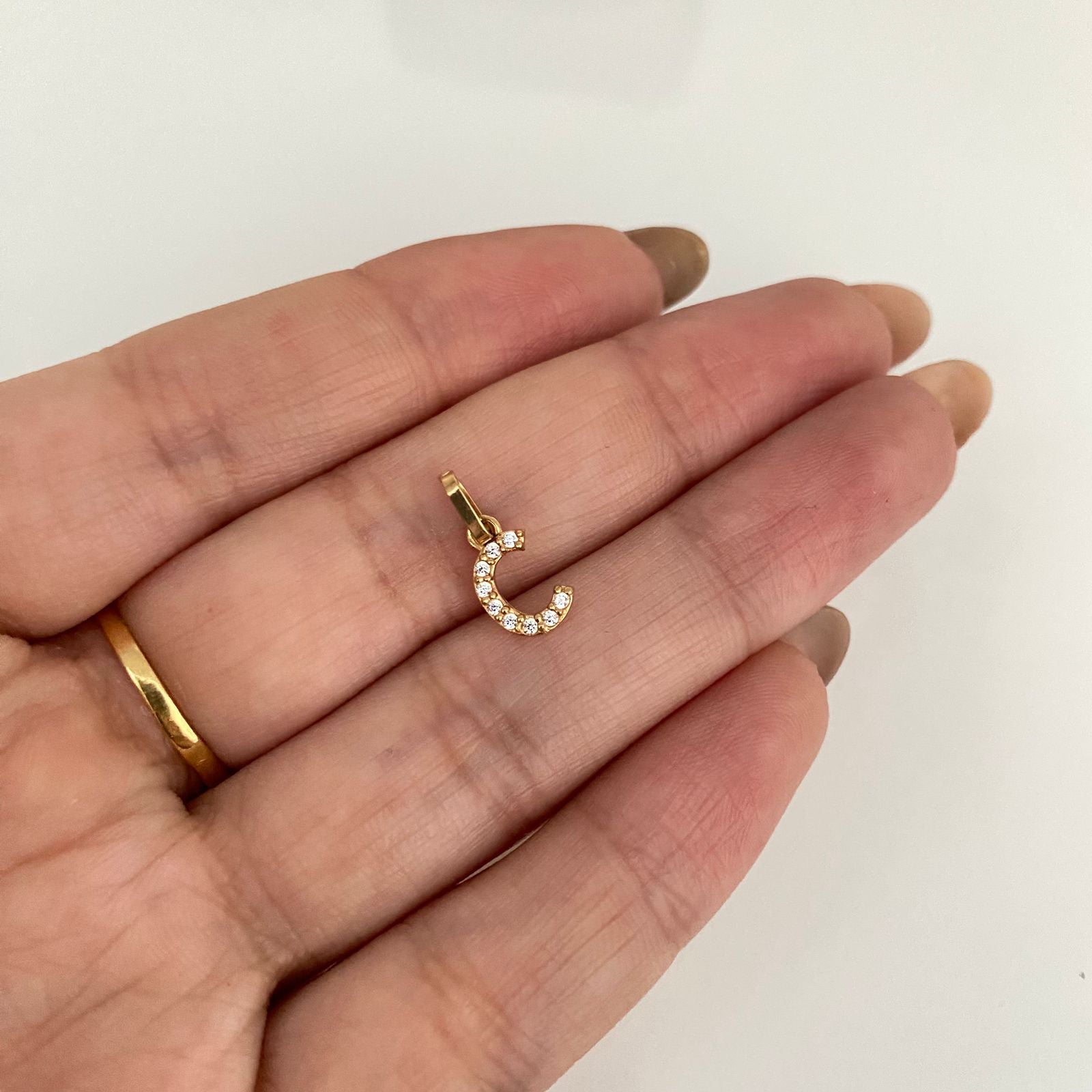 Dije letra c casting Oro amarillo 18k 0,45 Gr / 1,5 Cm