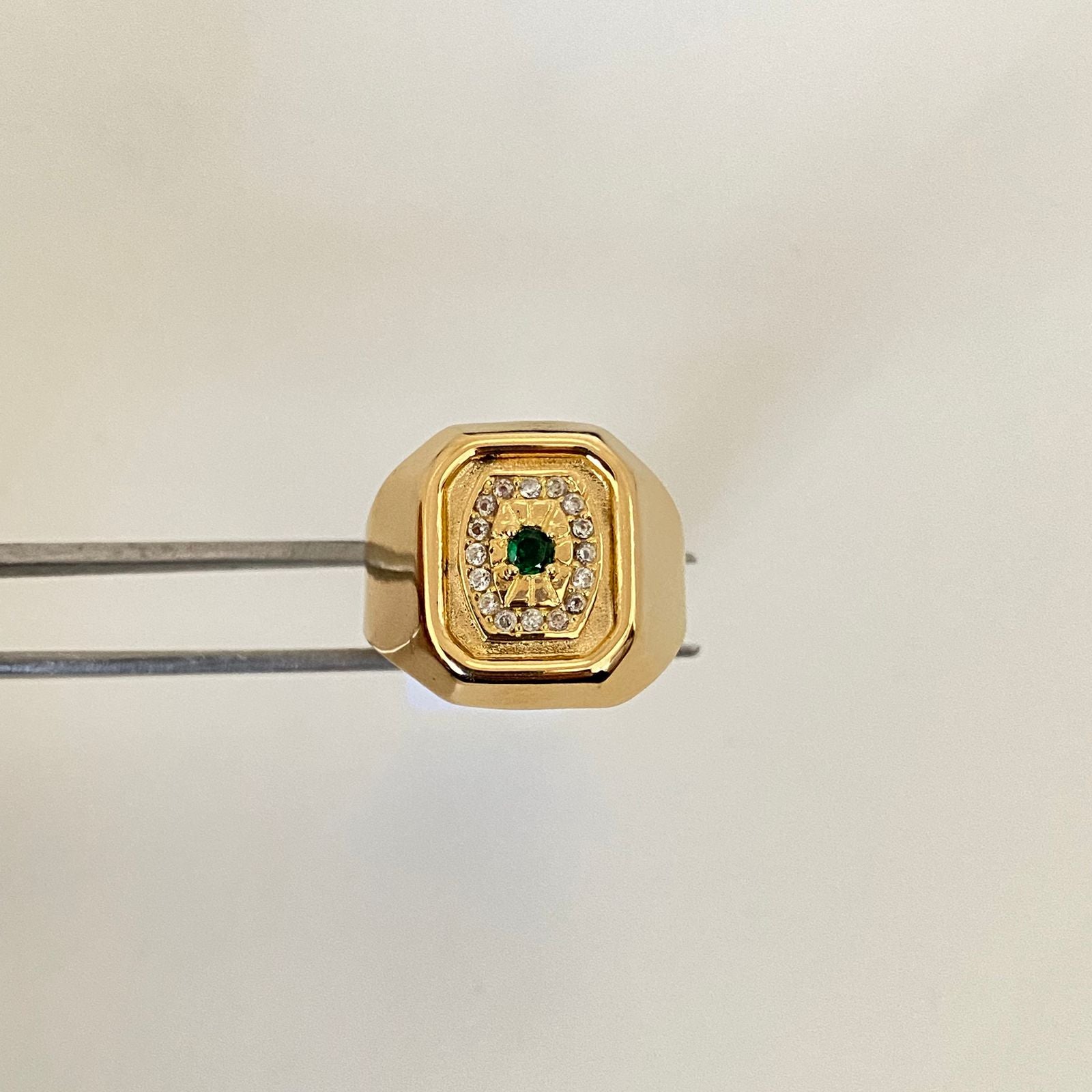 Anillo troquelado centro circon verde Oro amarillo 18k / Talla 8 1/4 / 3,8 Gr