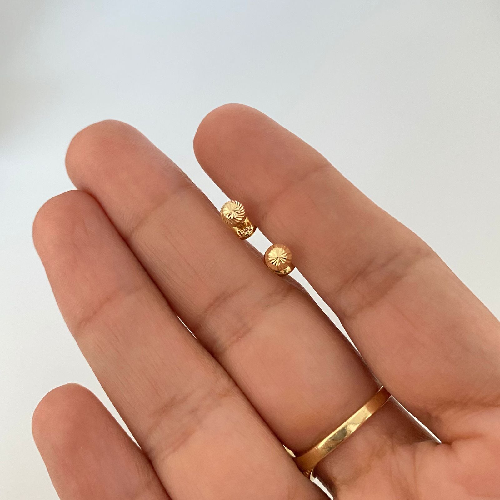 Topos bola diamantada Oro amarillo 18k 0,55 Gr / 4,0 mm