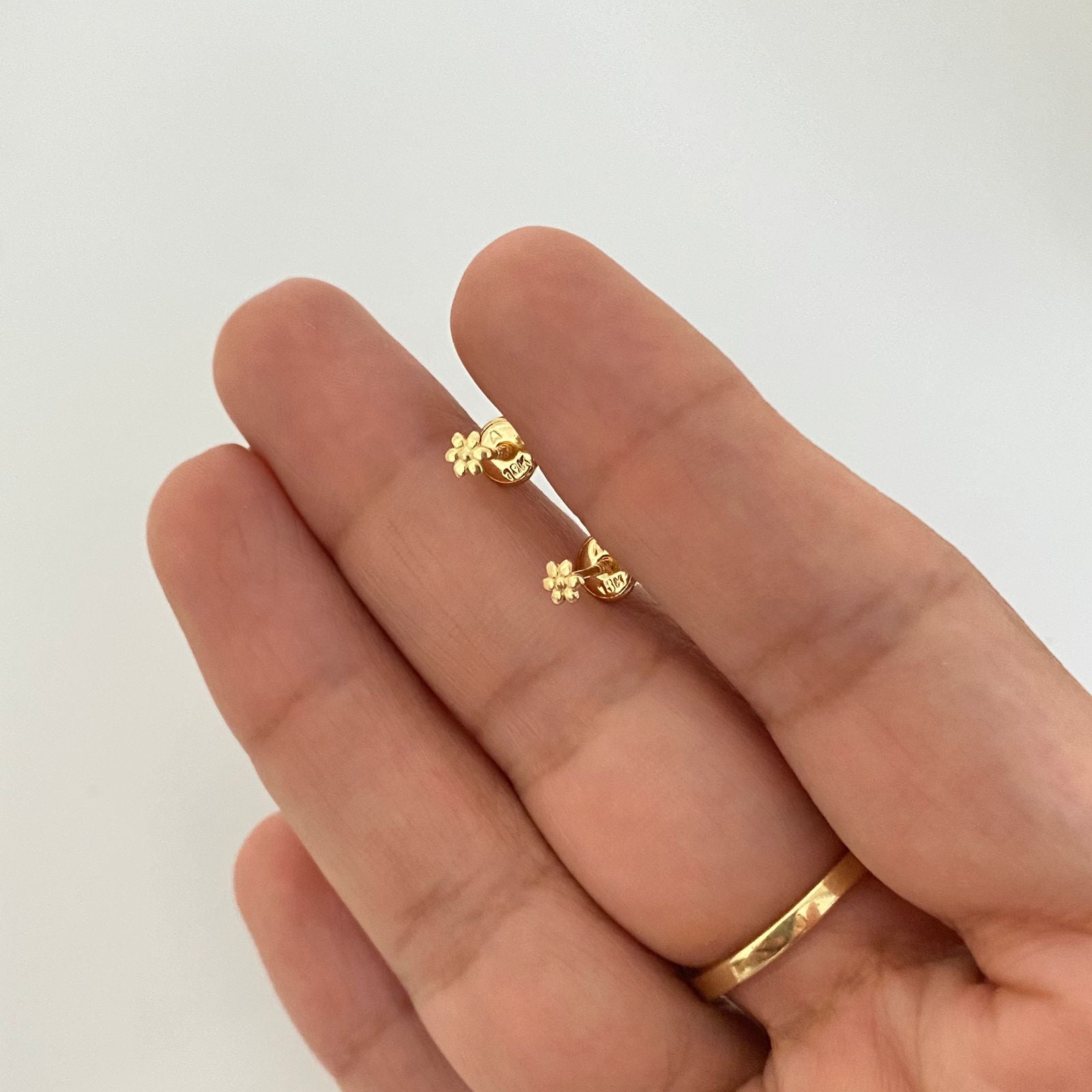 Topos mini flor Oro amarillo 18k 0,5 Gr / 3,25 mm