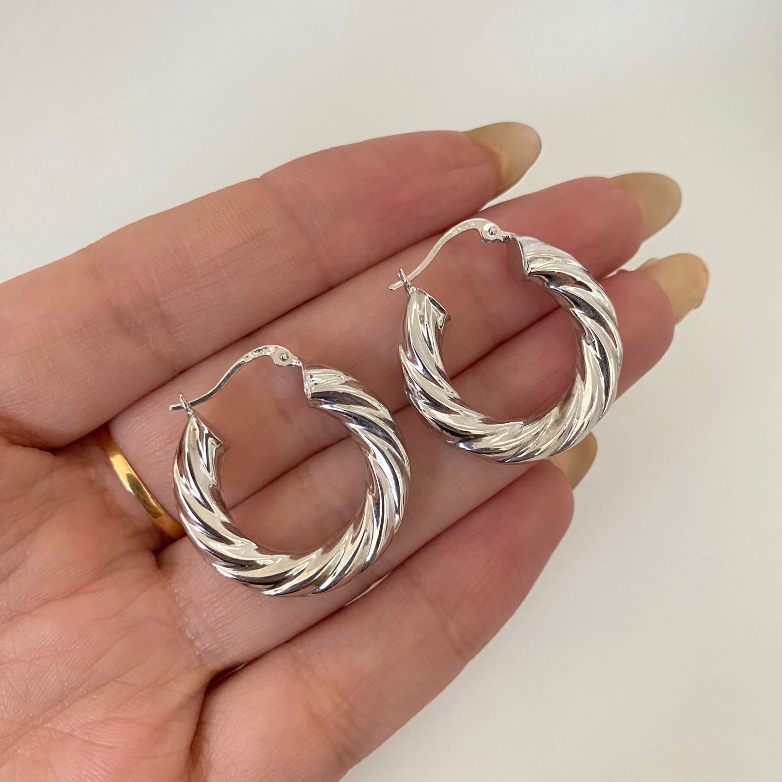 Candonga entorchada Oro blanco 18k 4,0 Gr / 2,7 Cm