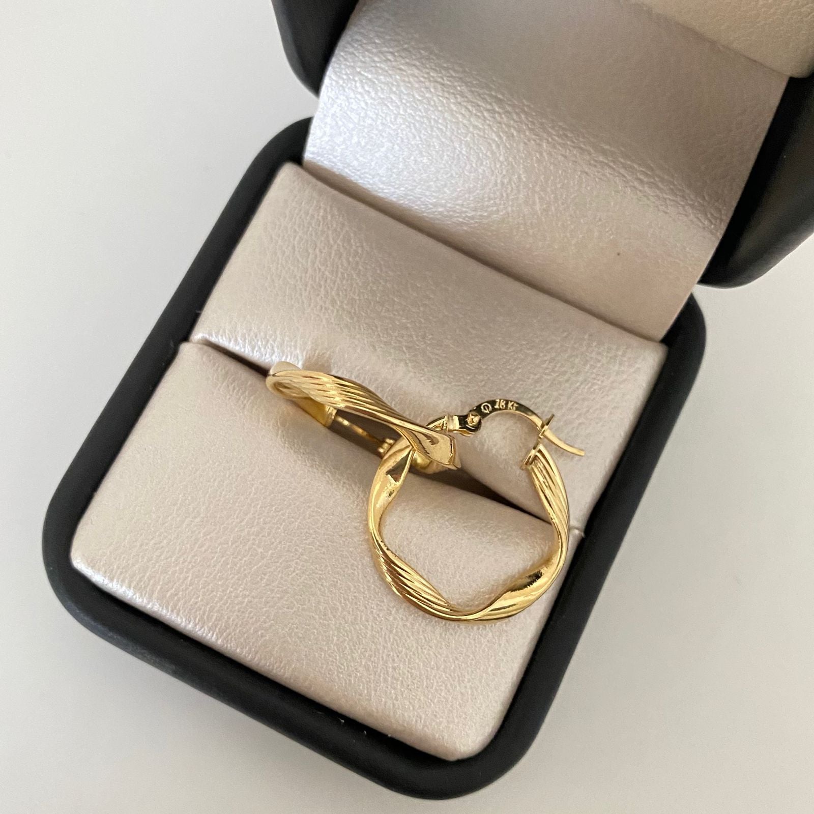 Candonga entorchada y lisa Oro amarillo 18k 1,6 Gr / 2,4 Cm