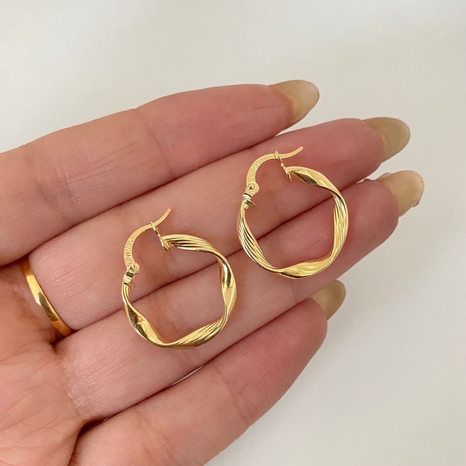 Candonga entorchada y lisa Oro amarillo 18k 1,6 Gr / 2,4 Cm