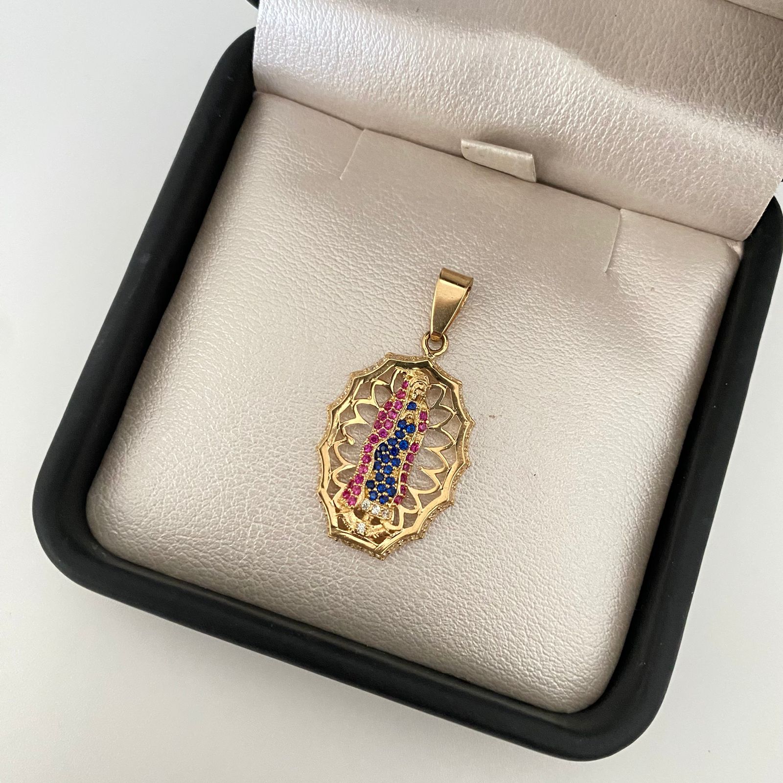 Dije silueta virgen guadalupe casting Oro amarillo 18k 3,75 Gr / 3,3 Cm