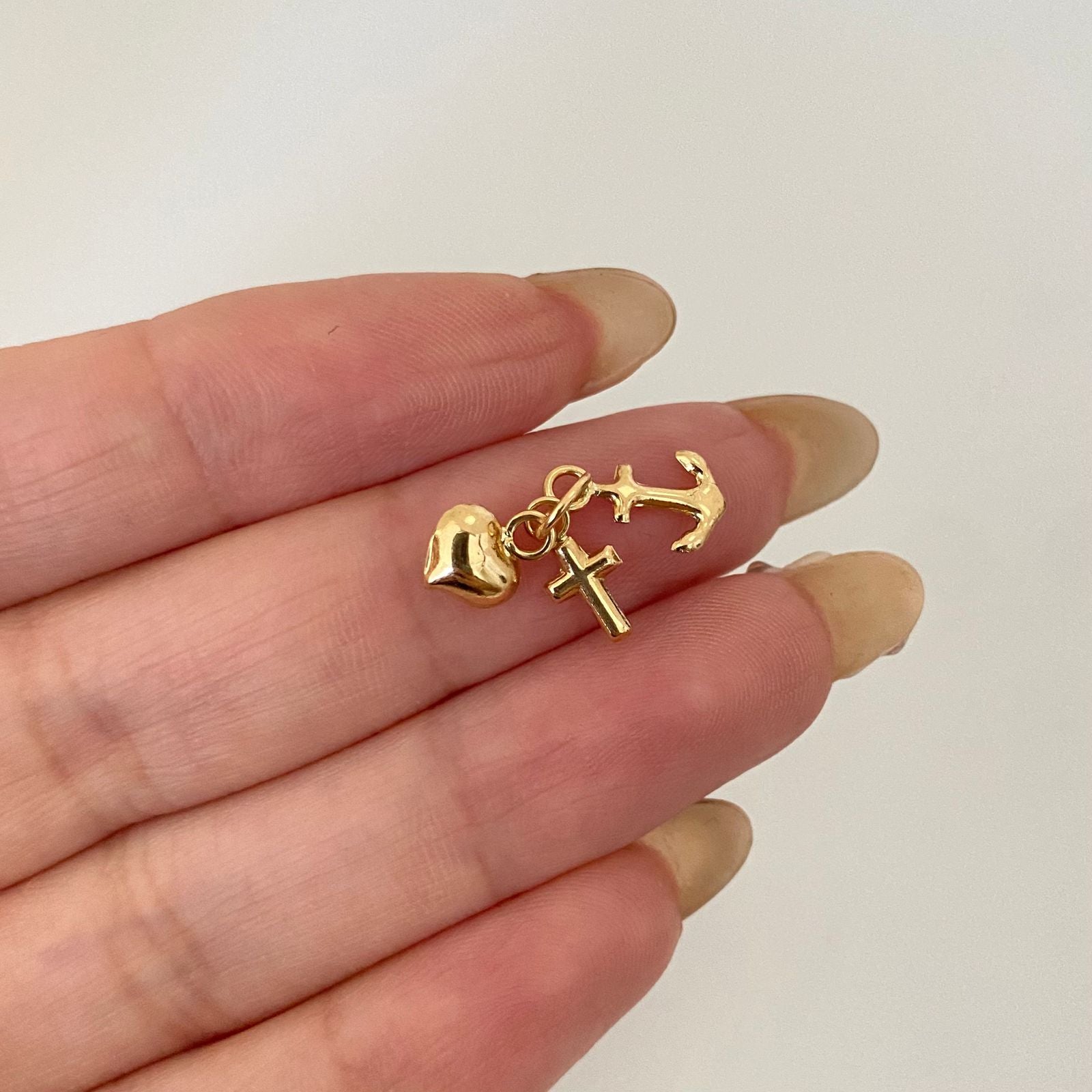 Dije tres gracias Oro amarillo 18k 0,75 Gr