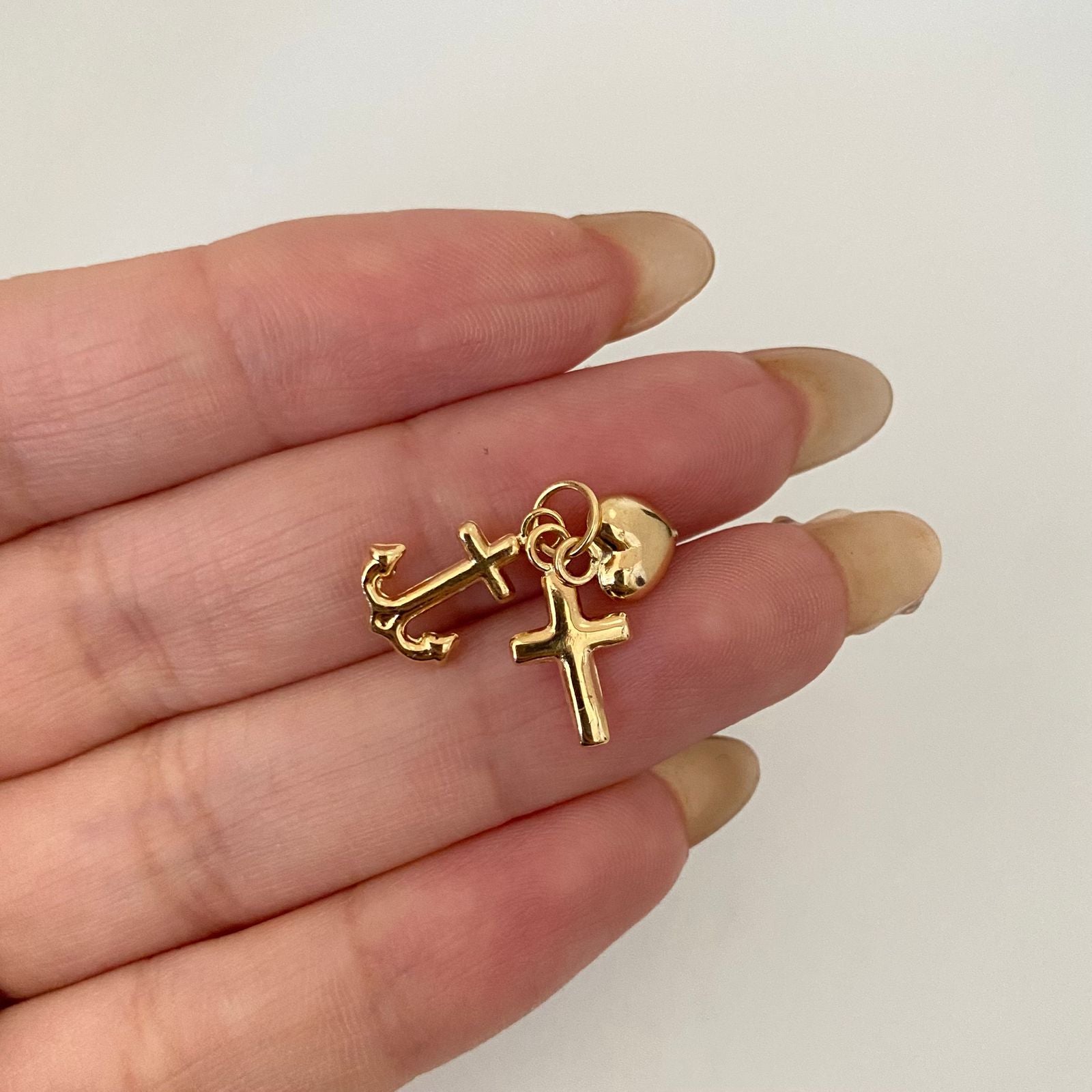 Dije tres gracias Oro amarillo 18k 1,1 Gr