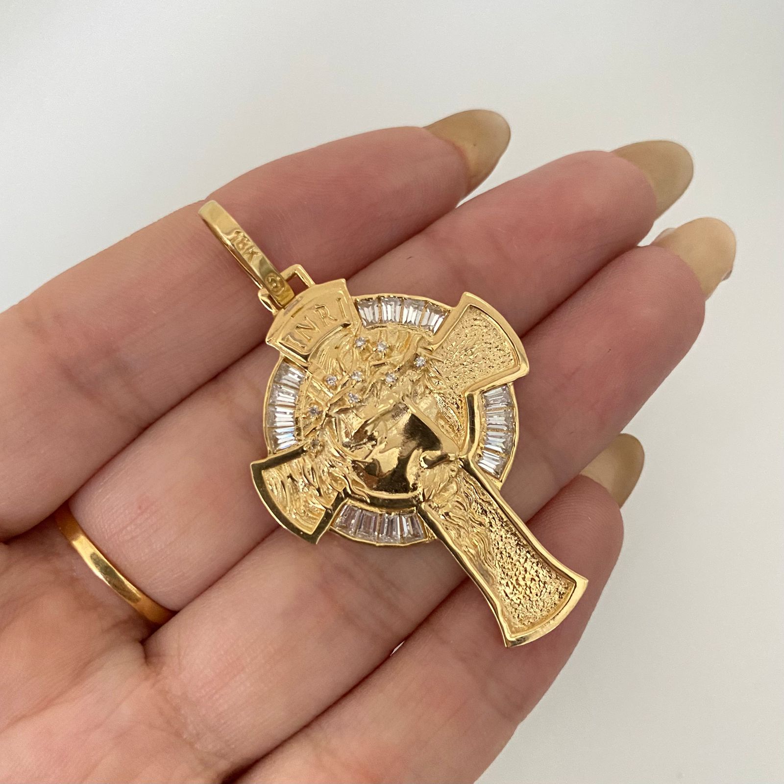Dije cruz cristo grabado rostro jesus Oro amarillo 18k 9,65 Gr / 5,0 Cm