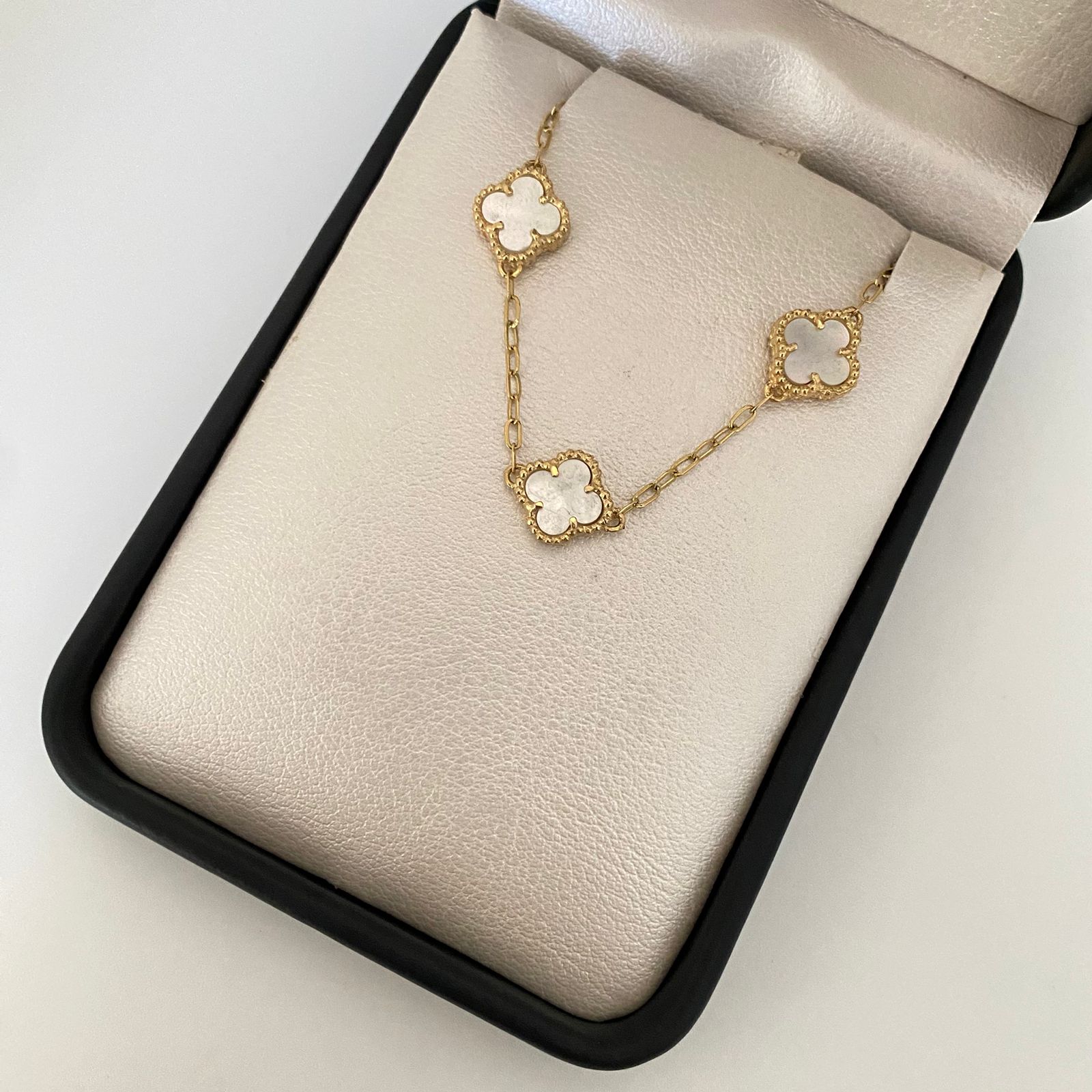 Pulso trebol fondo nacar Oro amarillo 18k +1 / 4,60 Gr / 10,2 mm / 16,5 Cm Broche 0,40
