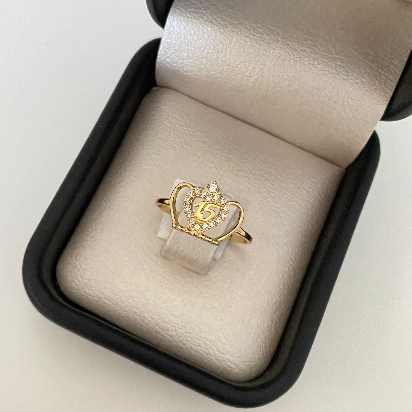 Anillo tiara 15´s Oro amarillo 18k / Talla 6 1/2 / 1,3 Gr