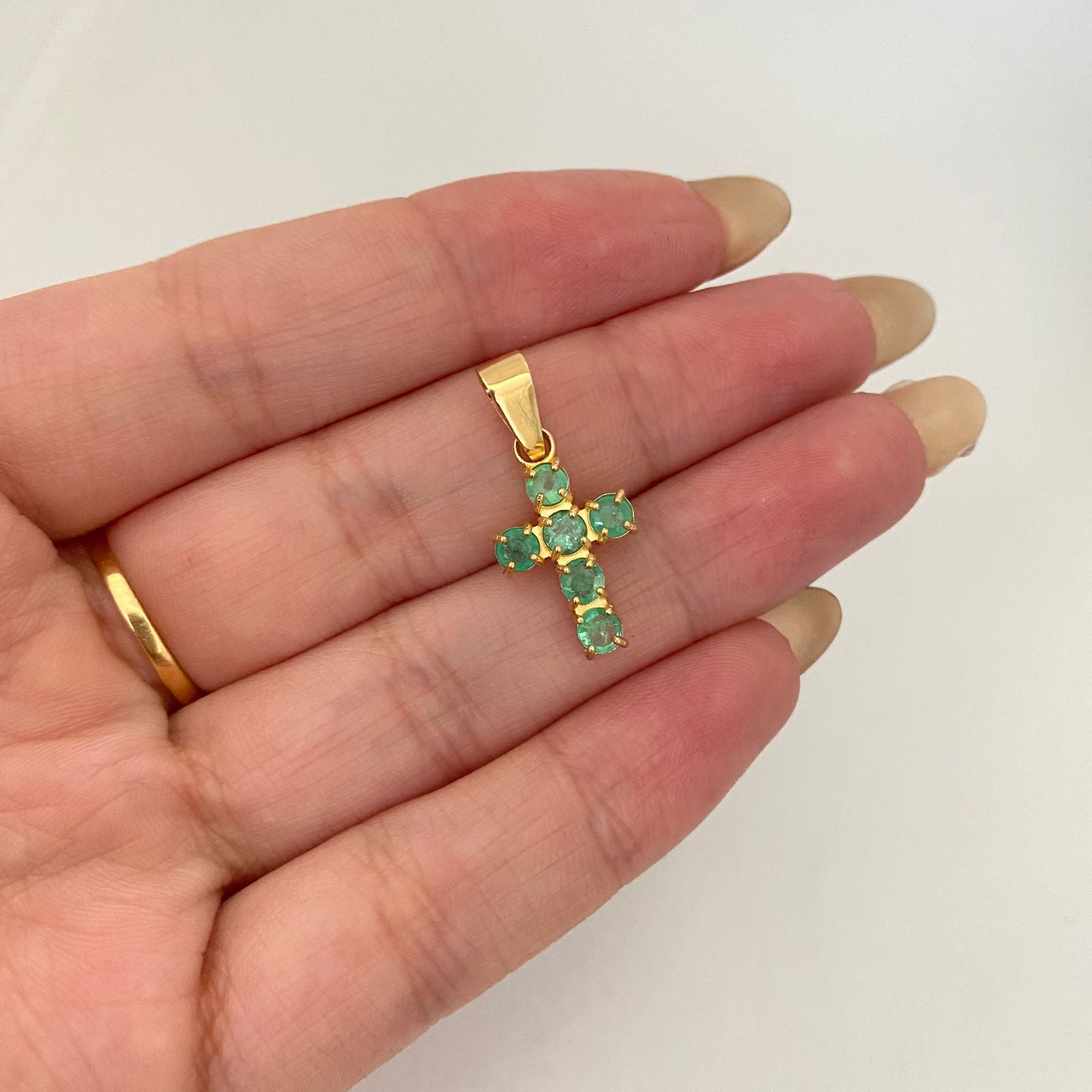 Dije cruz esmeralda Oro amarillo 18k 2,25 Gr / 2,5 Cm