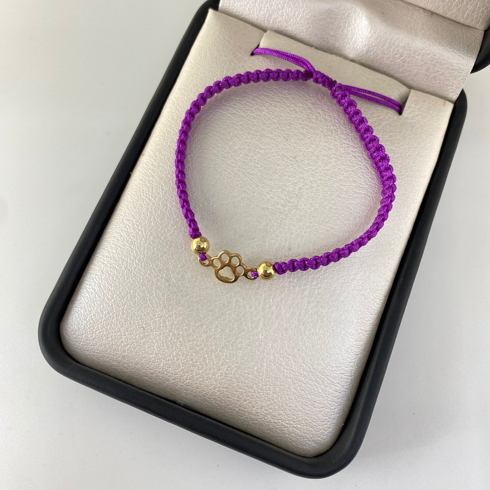 Pulsera tejida herraje silueta huella y balines lisos #4 Oro amarillo 18k 0,6 Gr