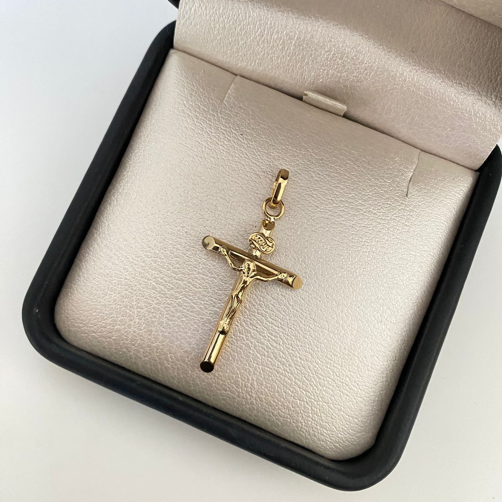Dije cruz cristo liso Oro amarillo 18k 1,3 Gr / 4,0 Cm