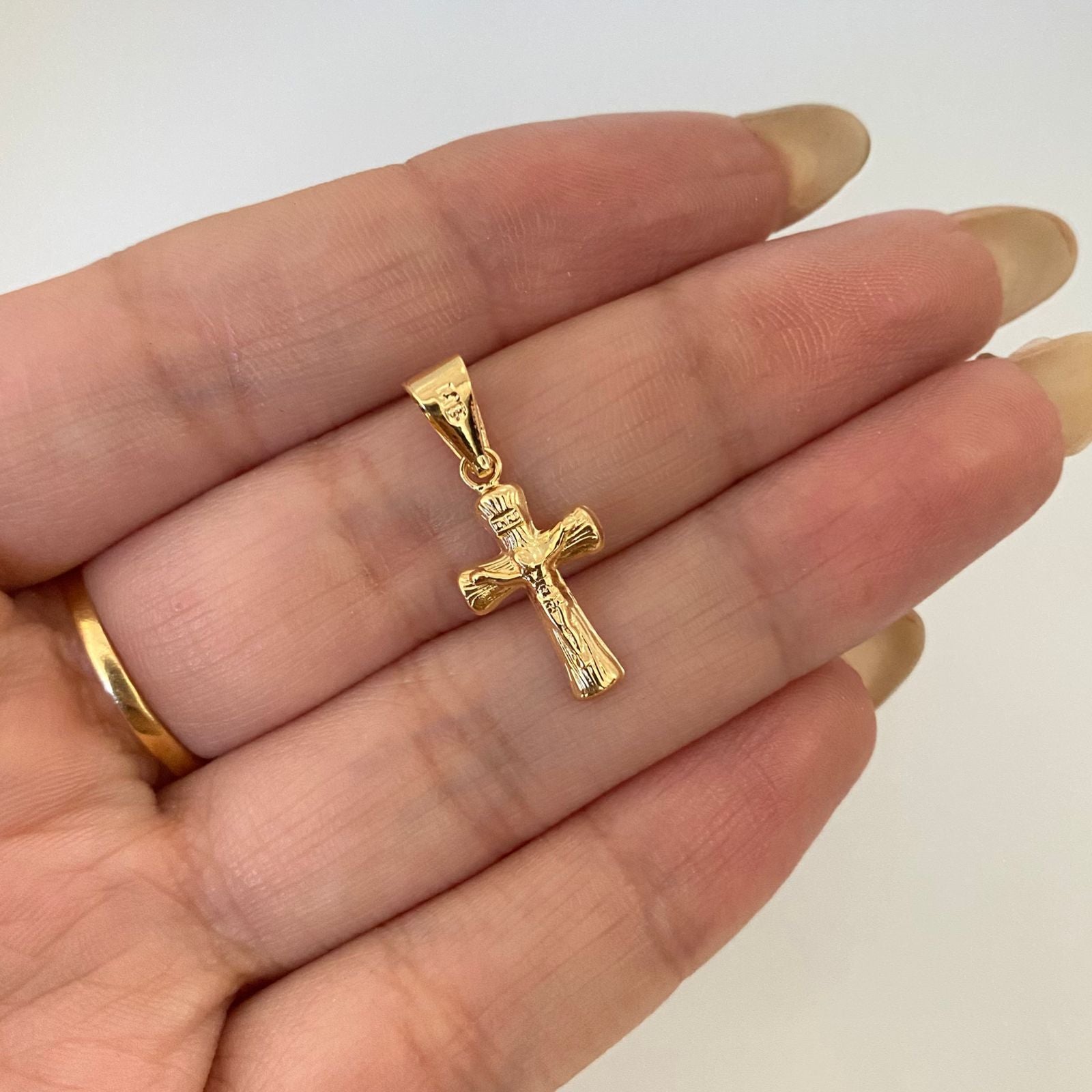 Dije cruz cristo diamantado Oro amarillo 18k 0,6 Gr / 2,5 Cm