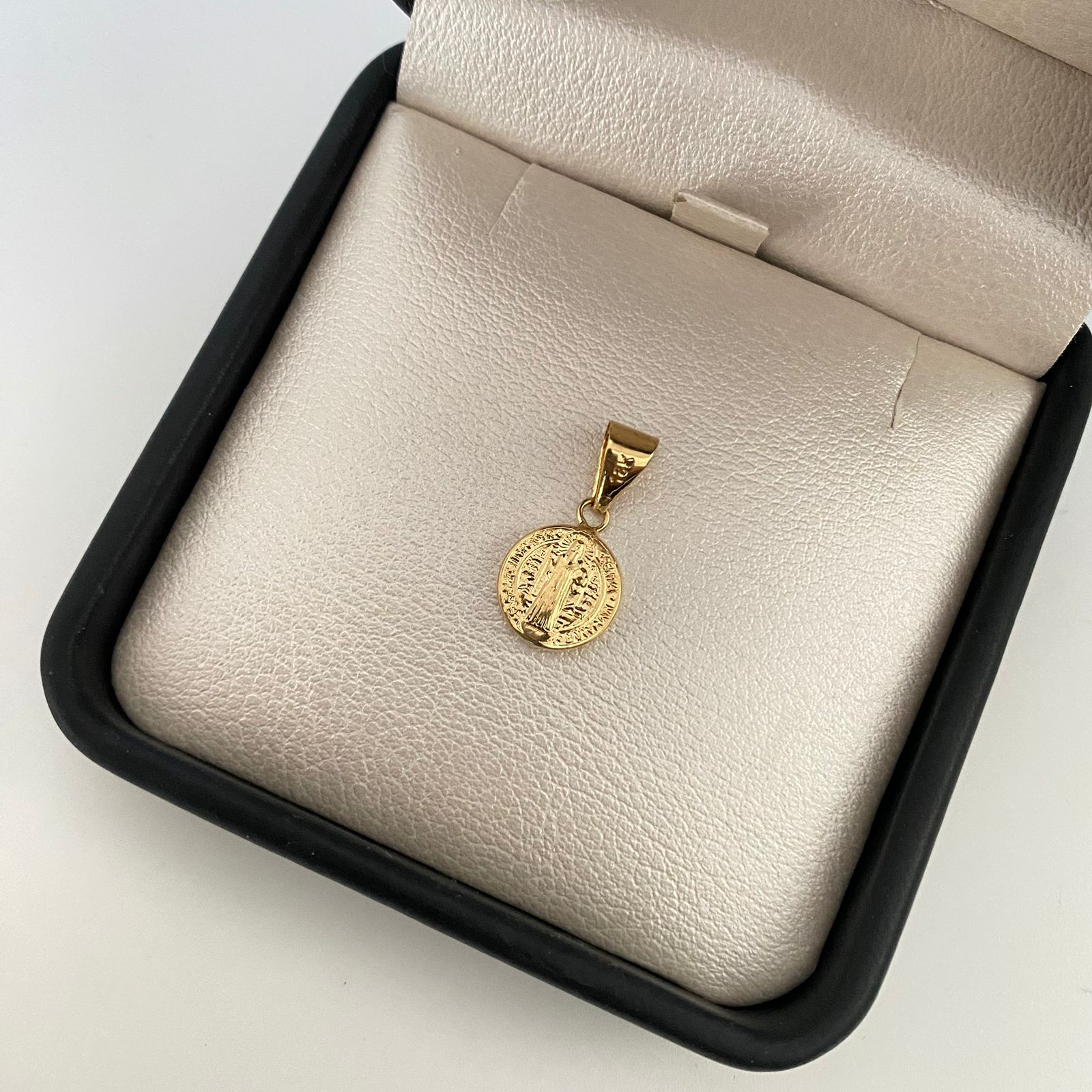 Dije san benito Oro amarillo 18k 0,6 Gr / 2 Cm