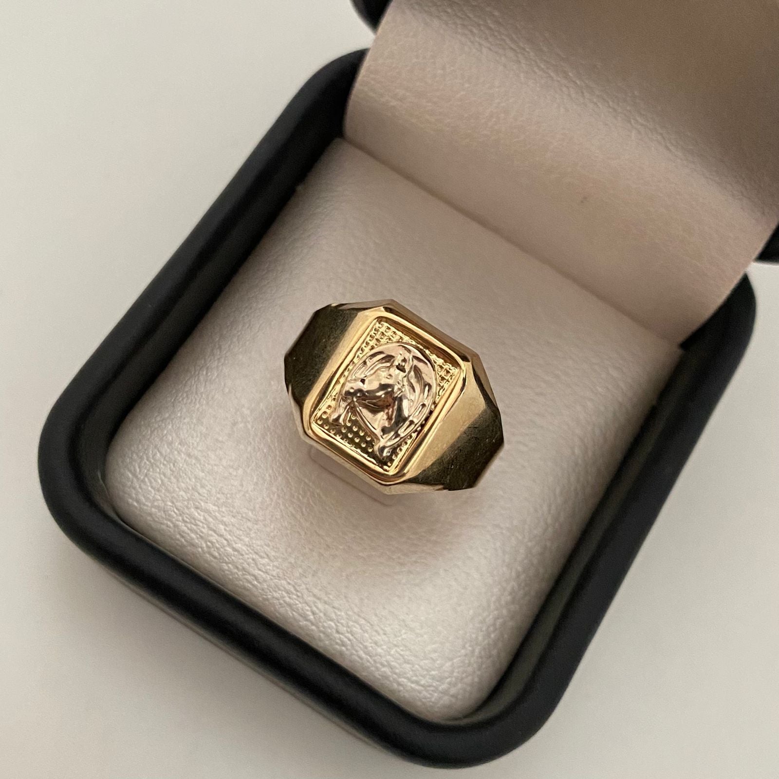 Anillo herradura caballo fondo diamantado Oro amarillo y Oro blanco 18k / Talla 10 1/4 / 3,4 Gr