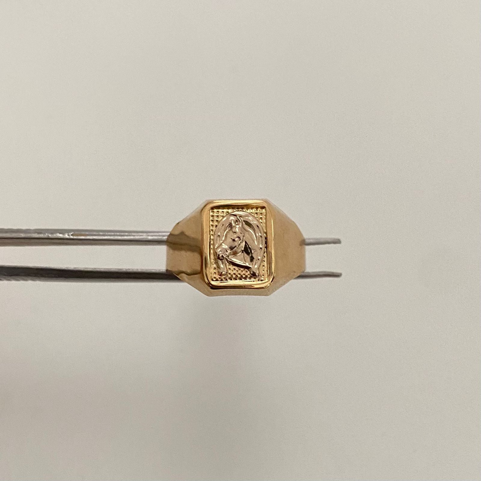 Anillo herradura caballo fondo diamantado Oro amarillo y Oro blanco 18k / Talla 9 3/4 / 3,55 Gr