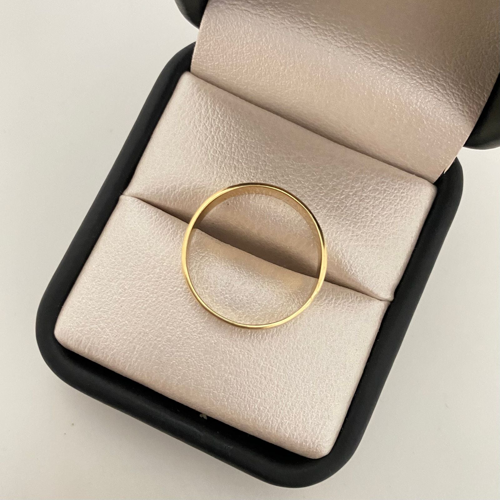 Anillo sello Oro amarillo 18k / Talla 8 3/4 / 3,15 Gr