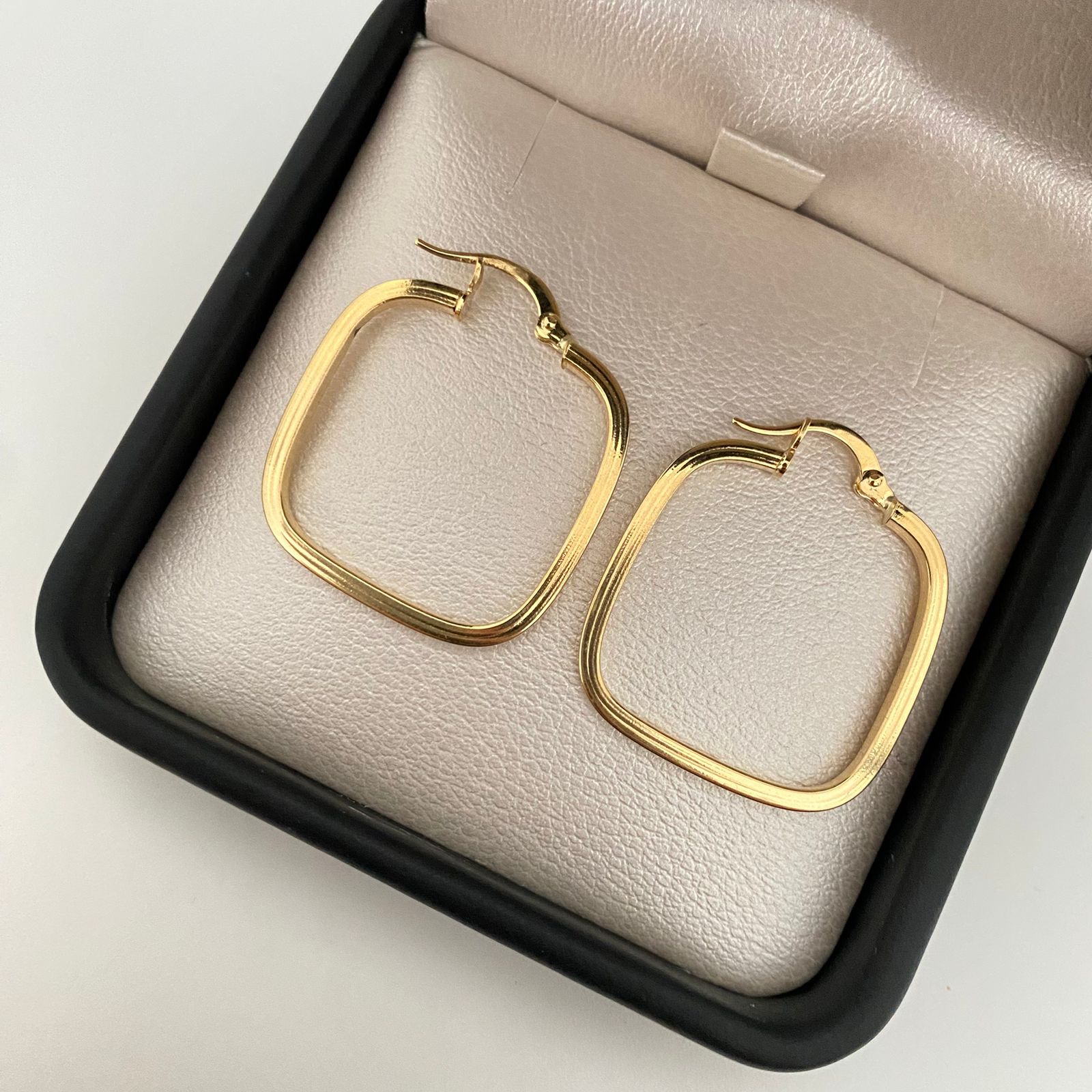 Candonga cuadrada lisa Oro amarillo 18k 1,9 Gr / 3,0 Cm