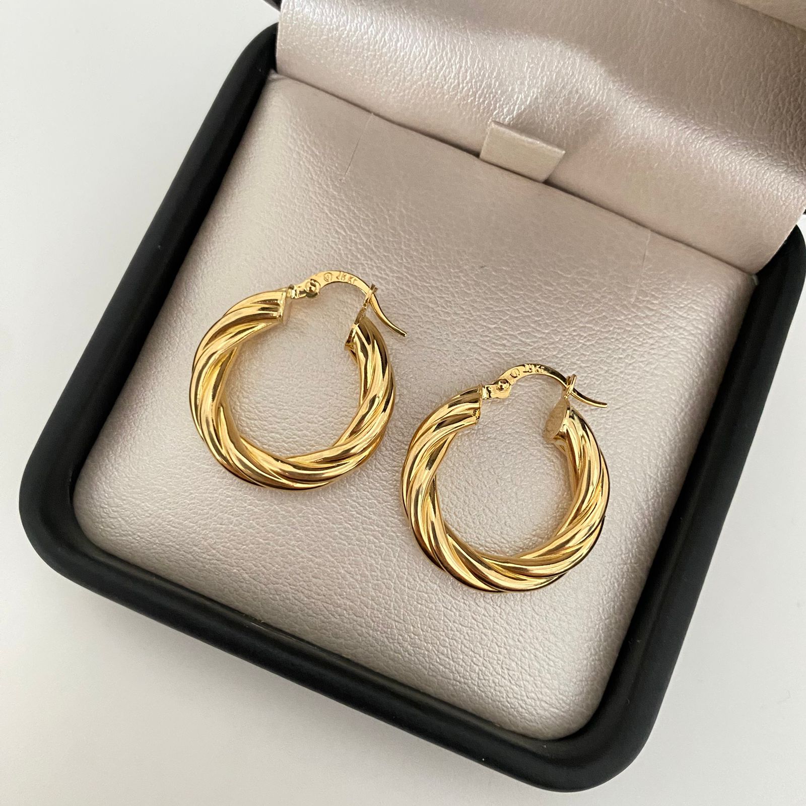 Candonga entorchada Oro amarillo 18k 3,75 Gr / 2,6 Cm