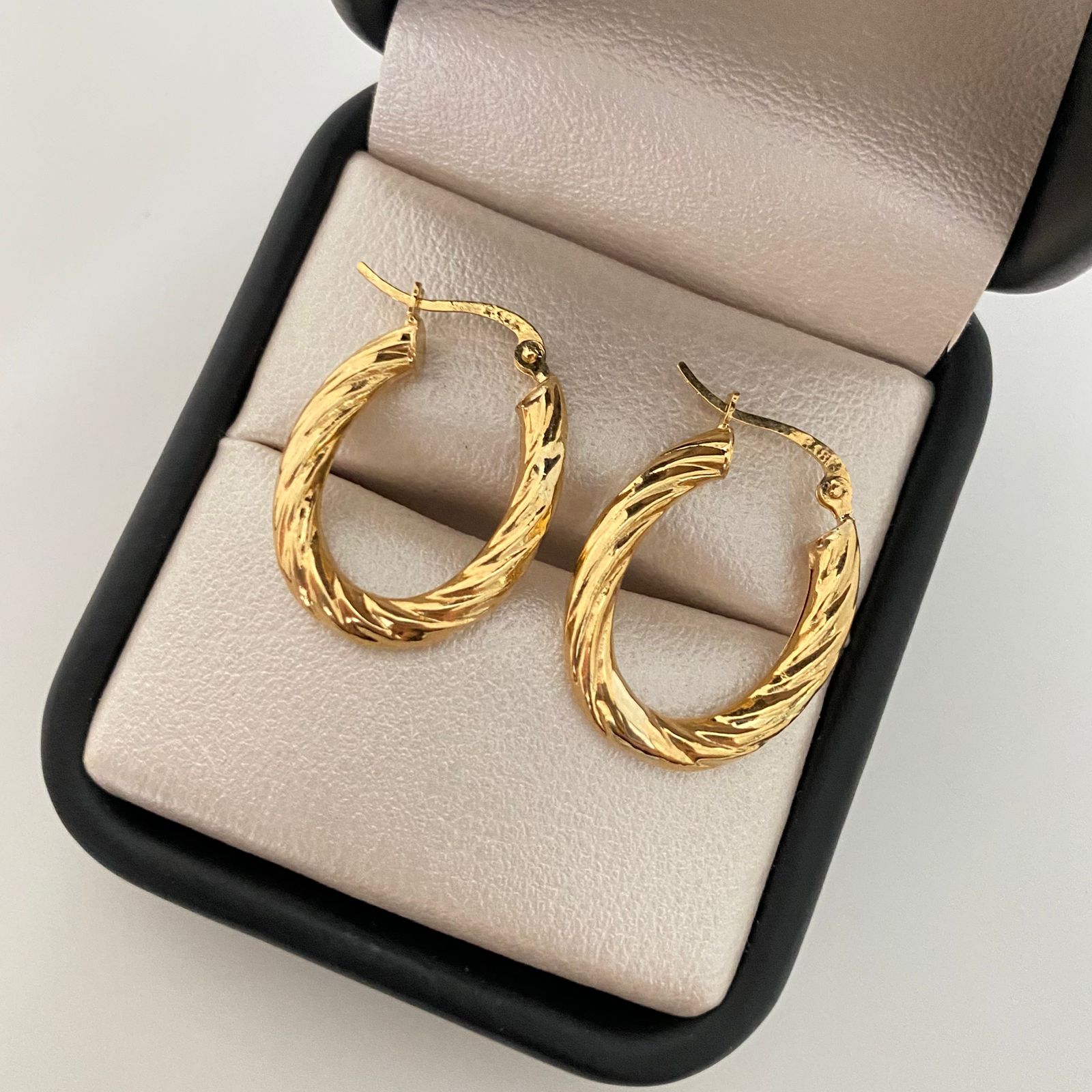 Candonga ovalada entorchada Oro amarillo 18k 2,2 Gr / 2,3 Cm