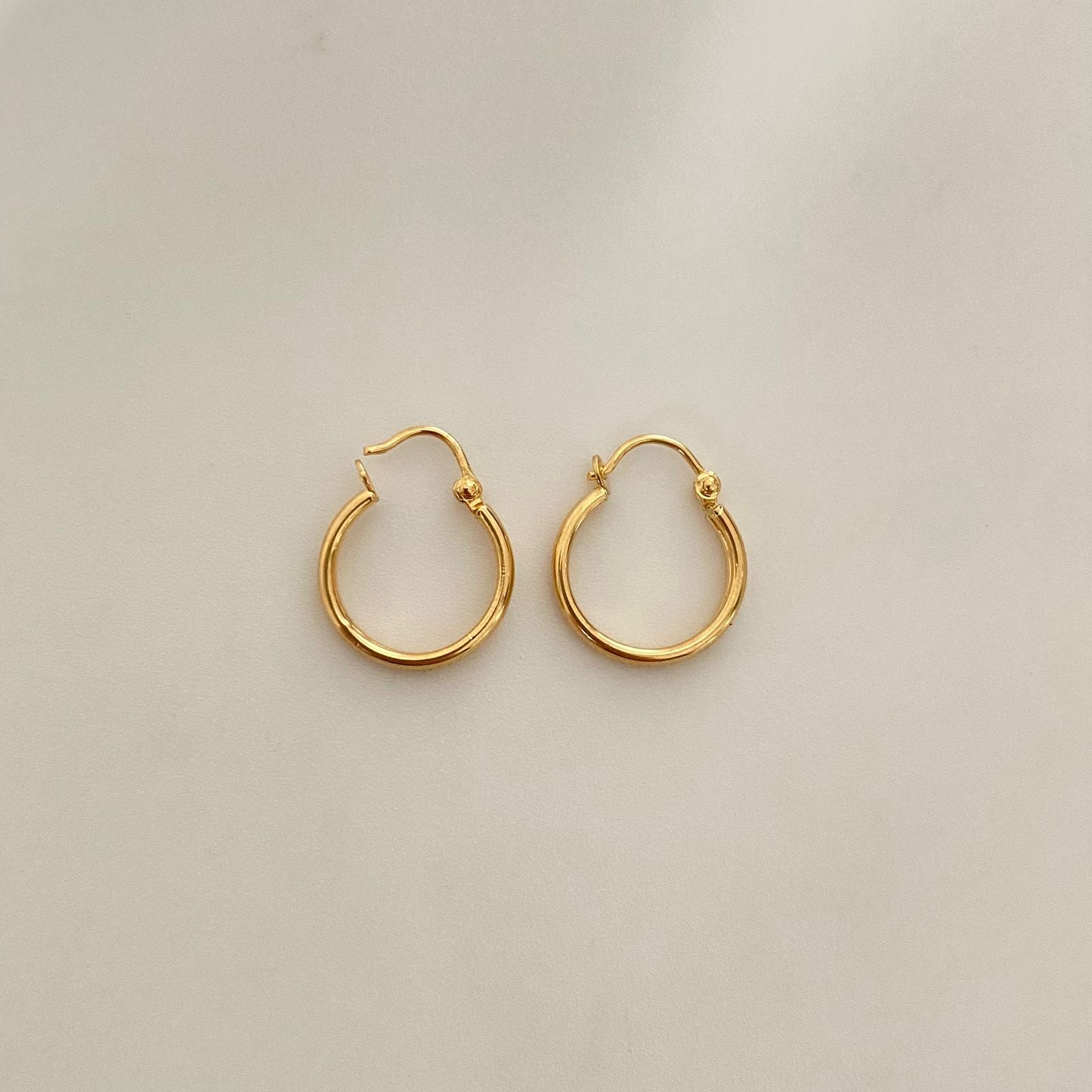 Candonga redonda lisa Oro amarillo 18k 1,1 Gr / 1,5 Cm
