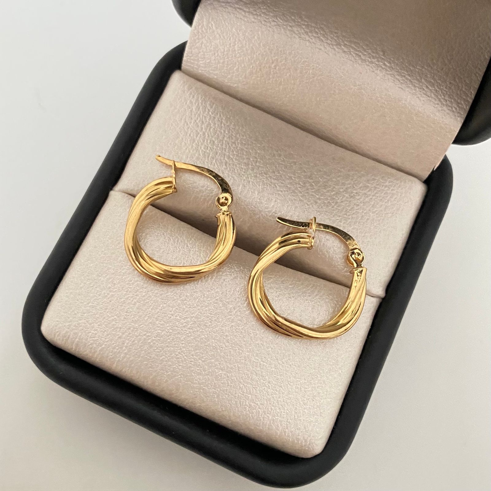 Candonga entorchada lineas Oro amarillo 18k 1,45 Gr / 1,7 Cm