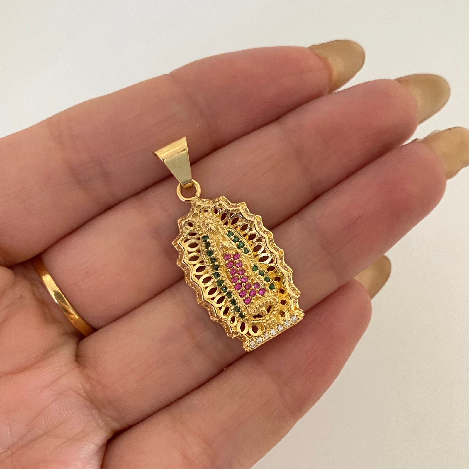 Dije silueta virgen guadalupe casting Oro amarillo 18k 5,75 Gr / 3,4 Cm