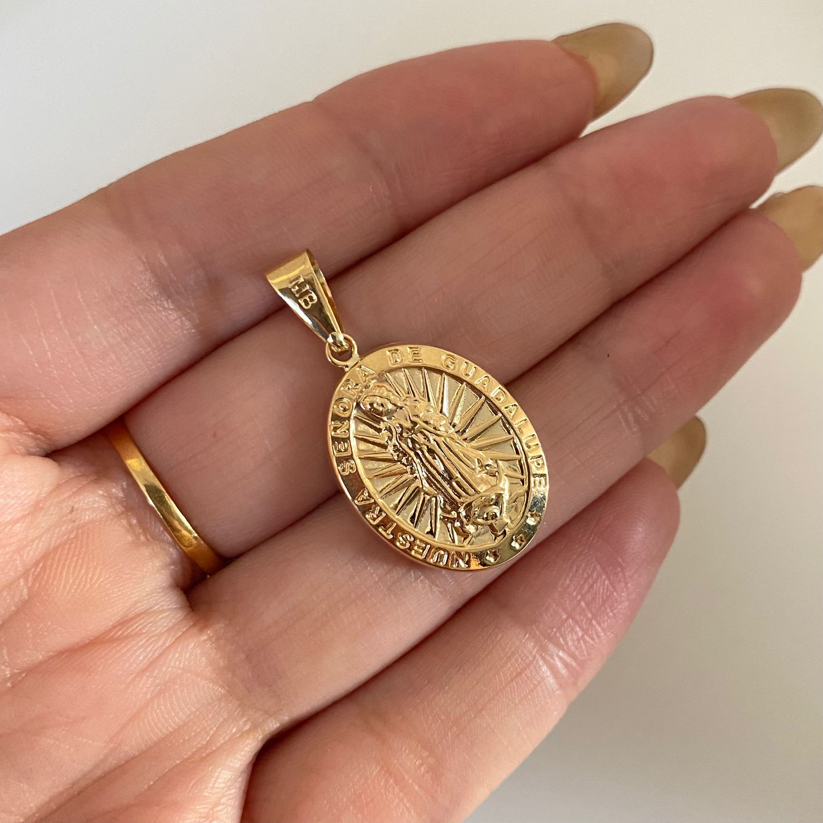 Dije virgen guadalupe casting Oro amarillo 18k 2,05 Gr / 2,3 Cm
