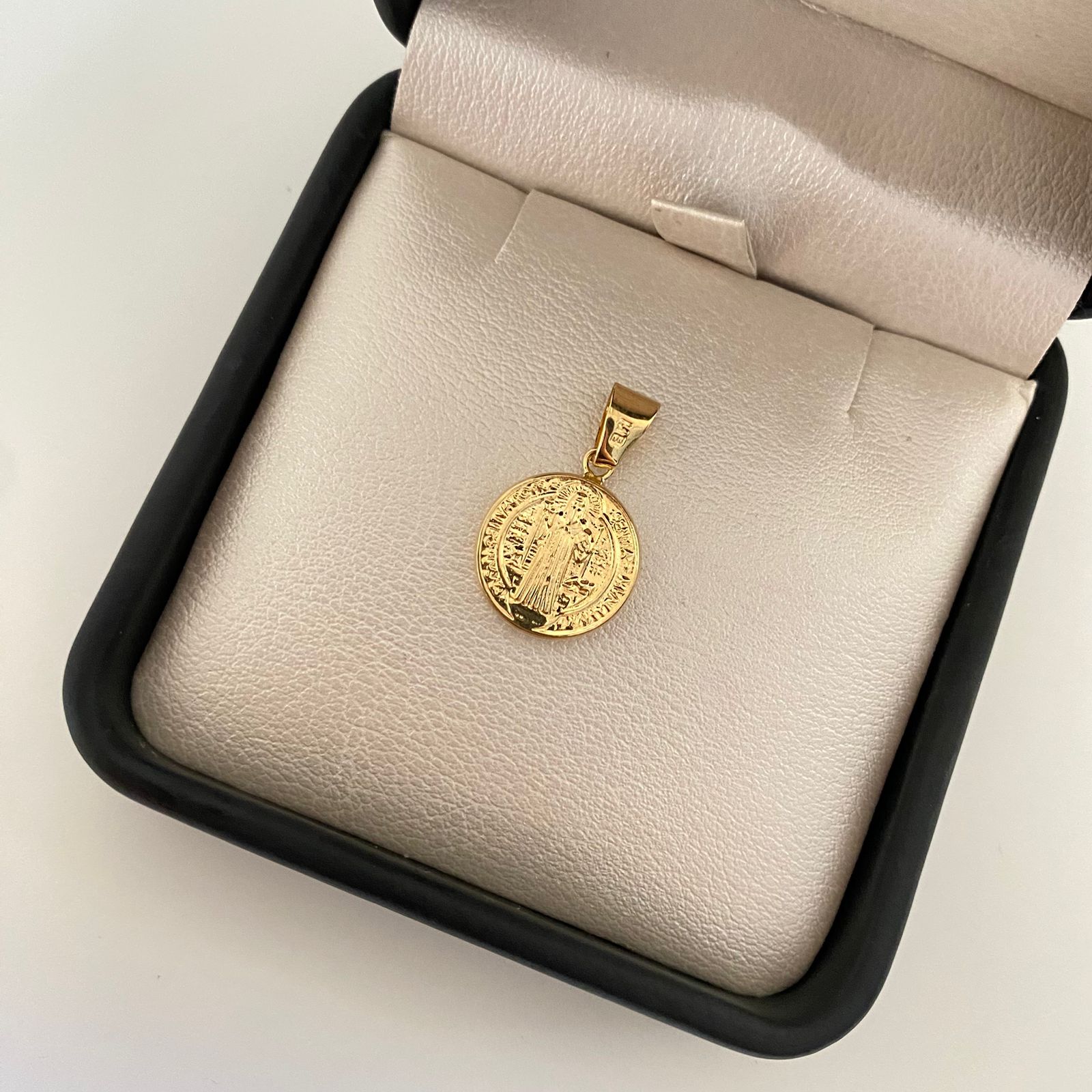 Dije san benito Oro amarillo 18k 1,0 Gr / 2,4 Cm