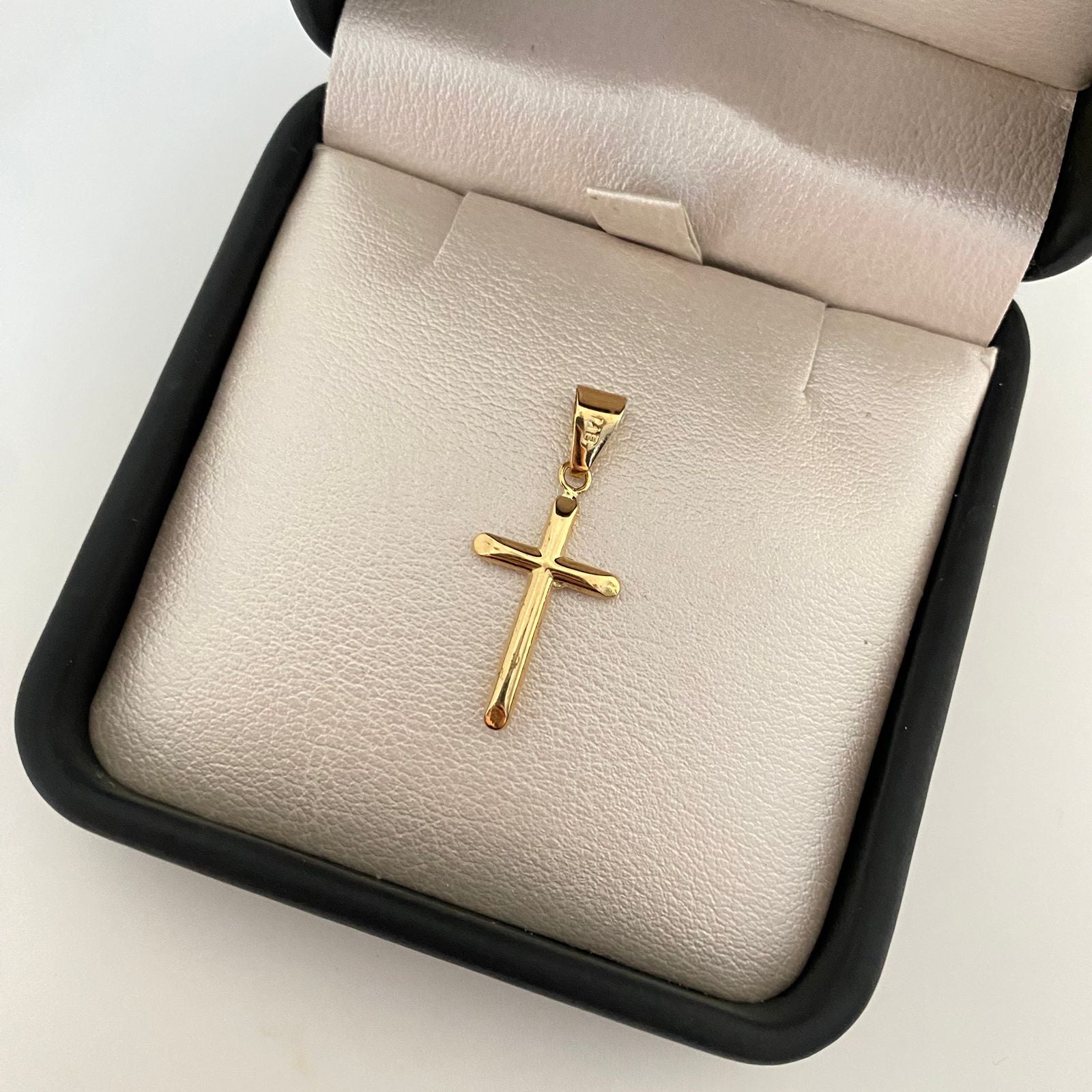 Dije cruz troquelada lisa Oro amarillo 18k 0,65 Gr / 3,0 Cm