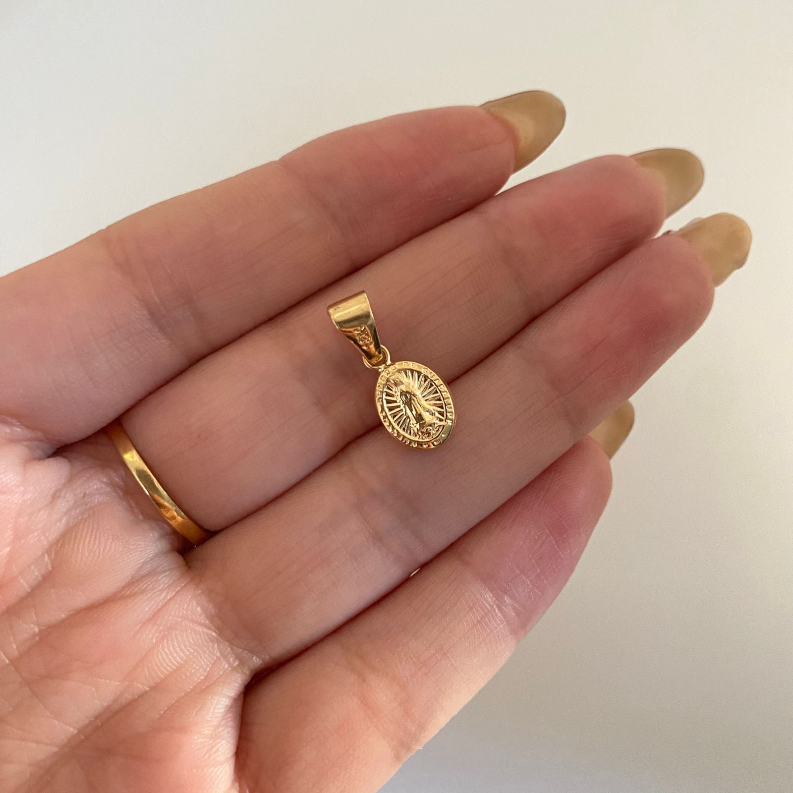 Dije virgen guadalupe Oro amarillo 18k 0,55 Gr / 2,0 Cm