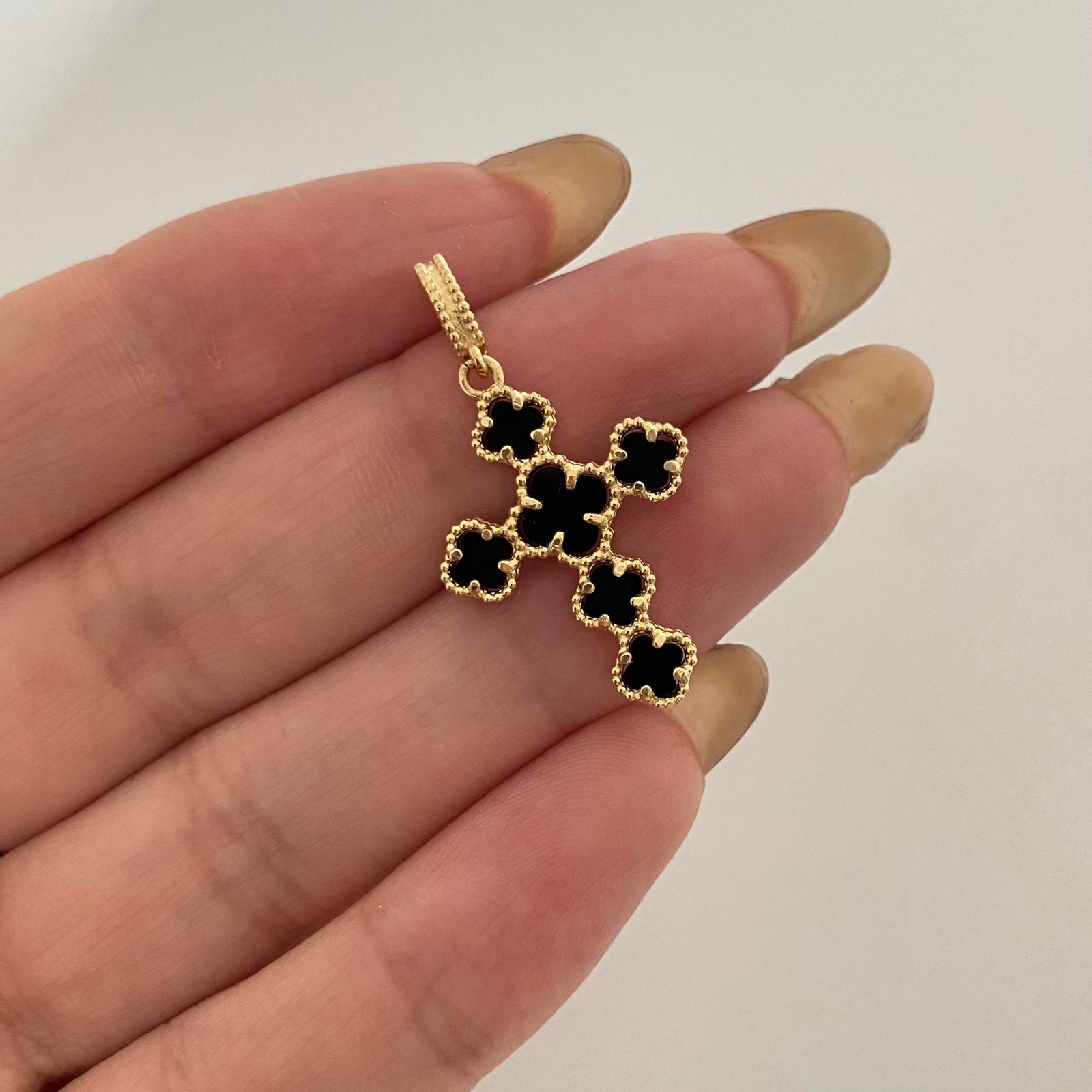 Dije cruz trebol negro Oro amarillo 18k 2,6 Gr / 2,0 Cm