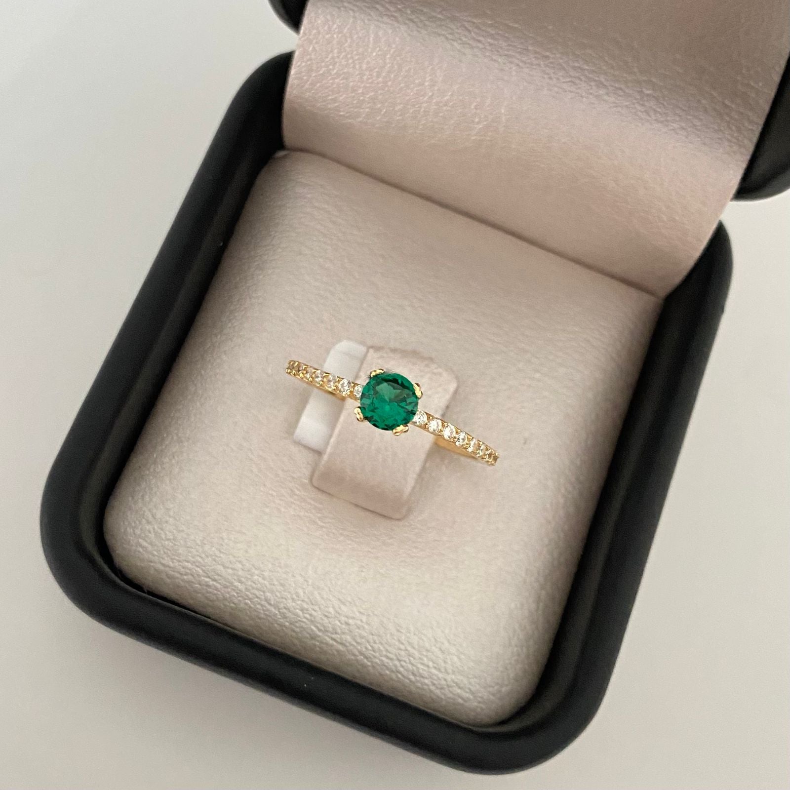 Anillo solitario circon verde y blanco Oro amarillo 18k / Talla 7 / 1,55 Gr