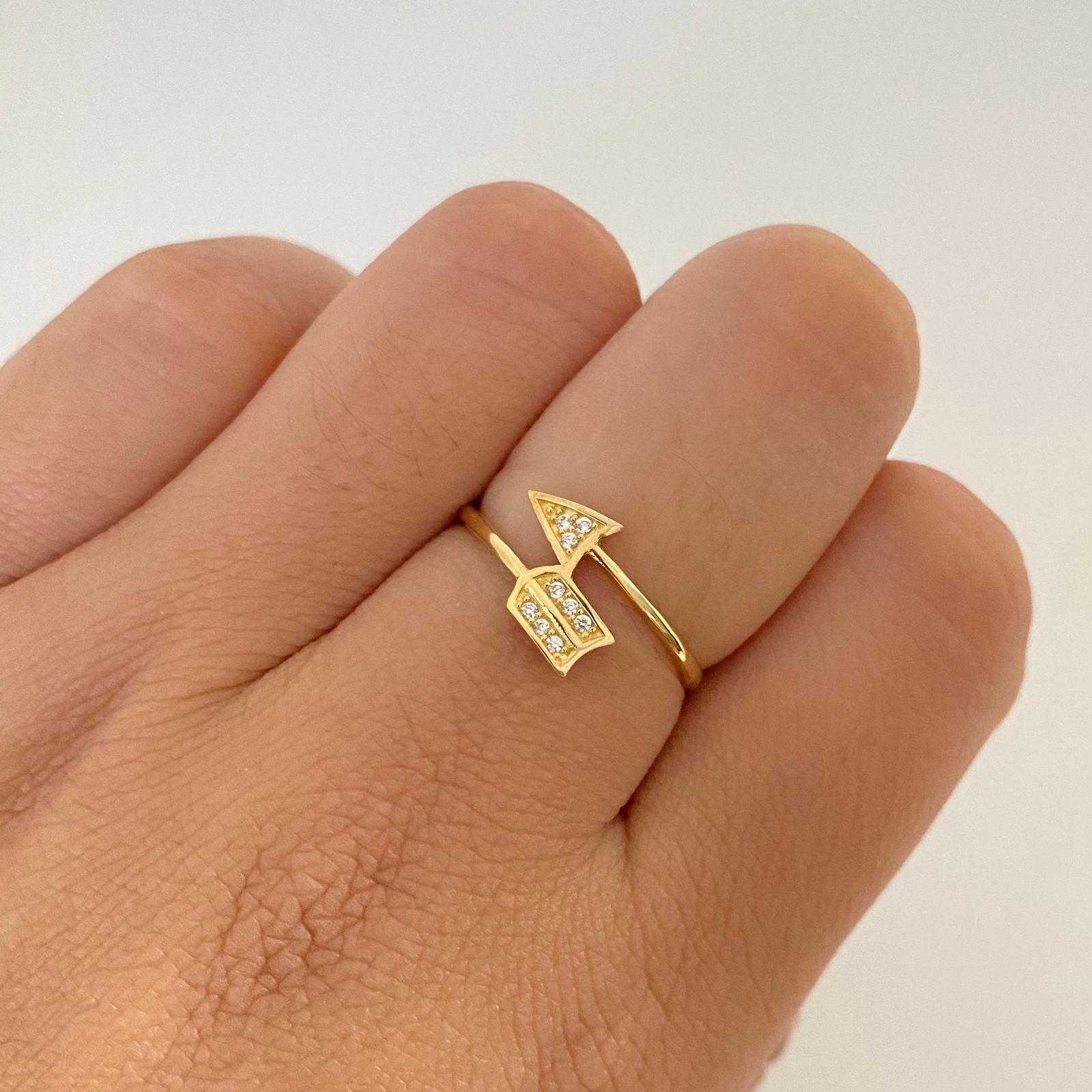 Anillo flecha casting Oro amarillo 18k / Talla 6 3/4 / 1,7 Gr