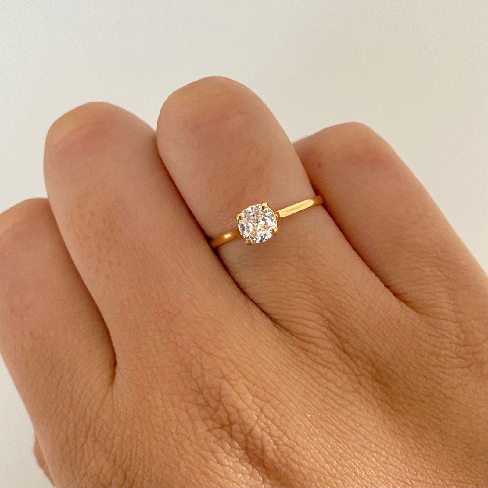 Anillo solitario liso Oro amarillo 18k / Talla 6 1/2 / 1,3 Gr