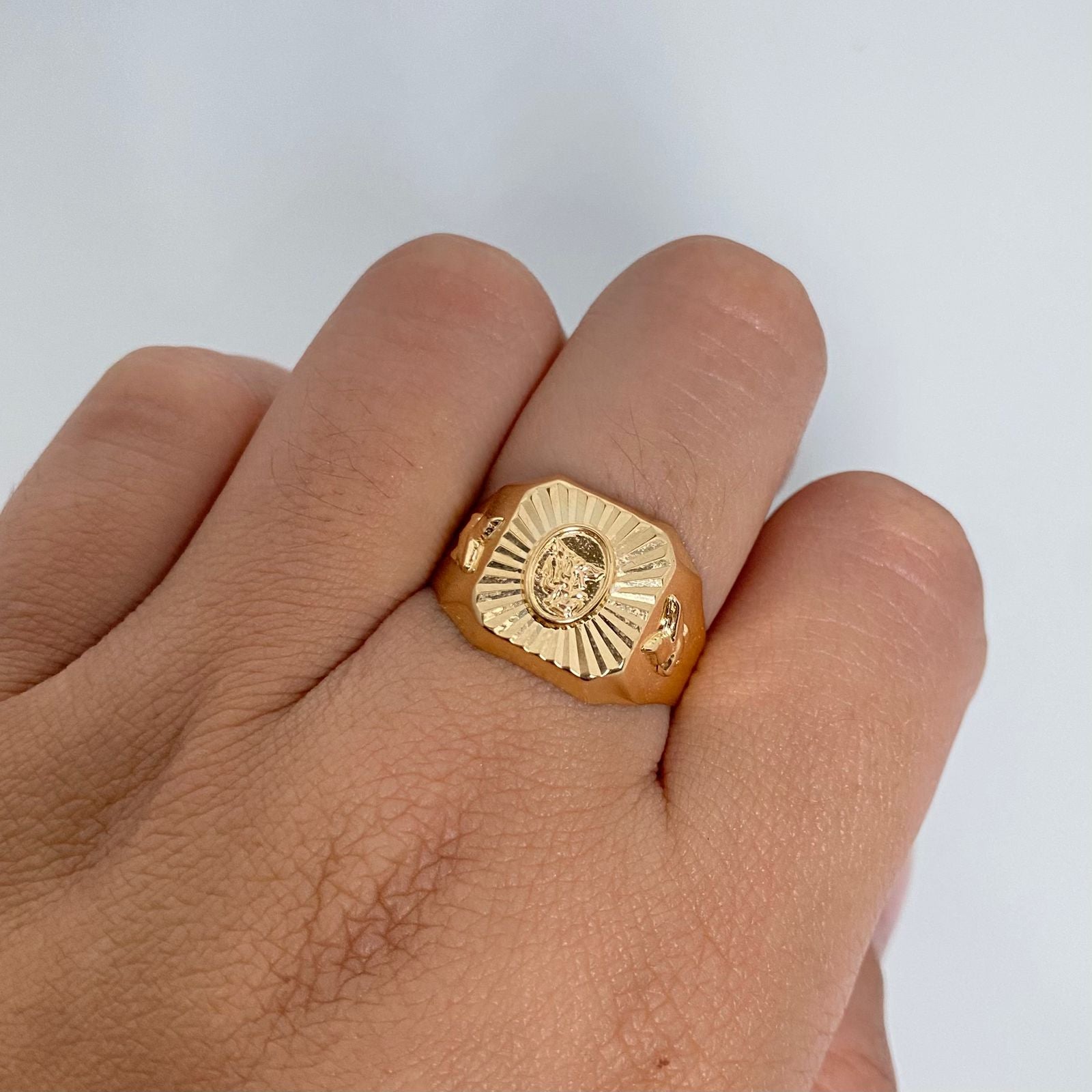 Anillo san  Miguel Arcangel  Oro amarillo 18k / Talla 9 1/2 / 3,1 Gr