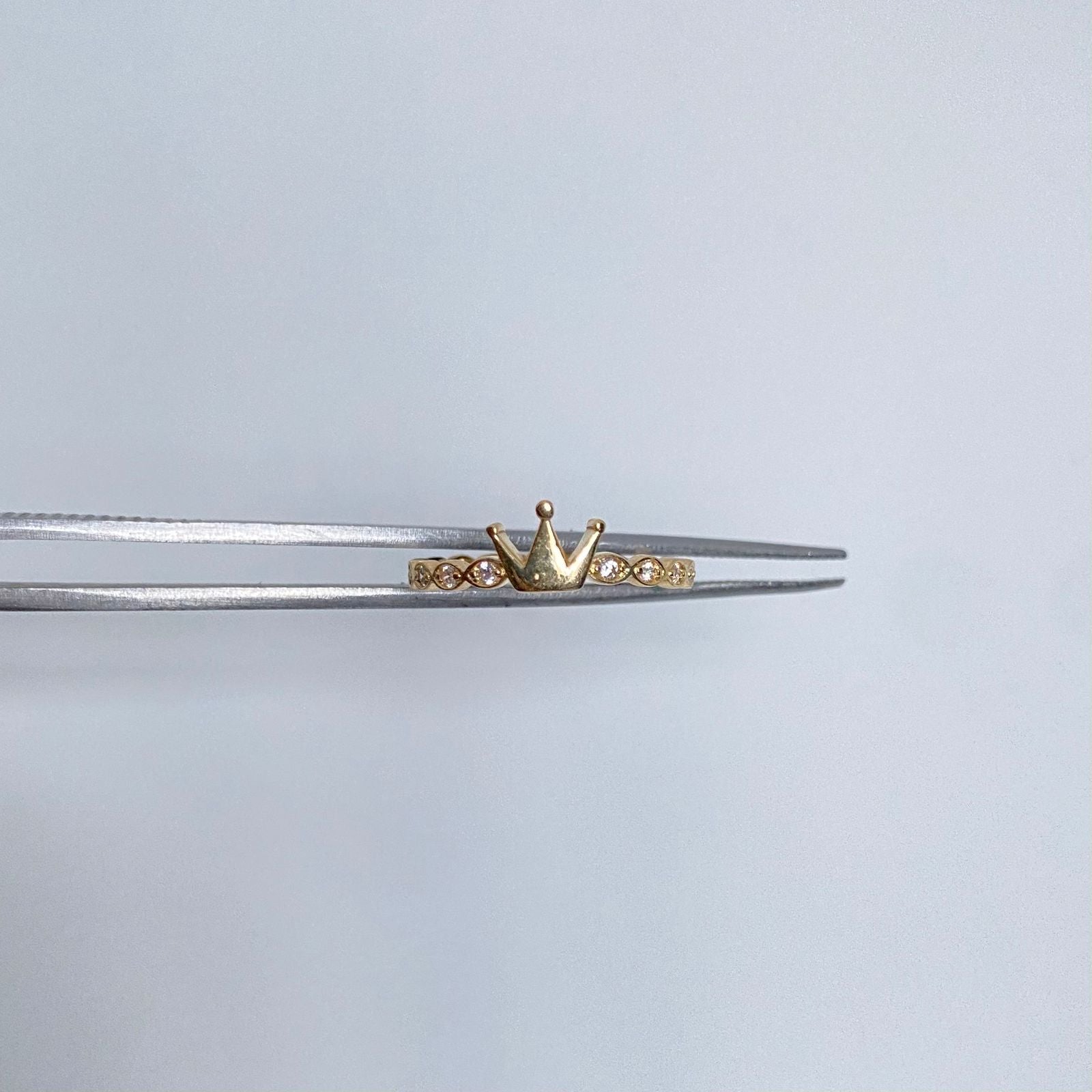 Anillo corona casting lateral blanco Oro amarillo 18k / Talla 5 3/4 / 1,45 Gr