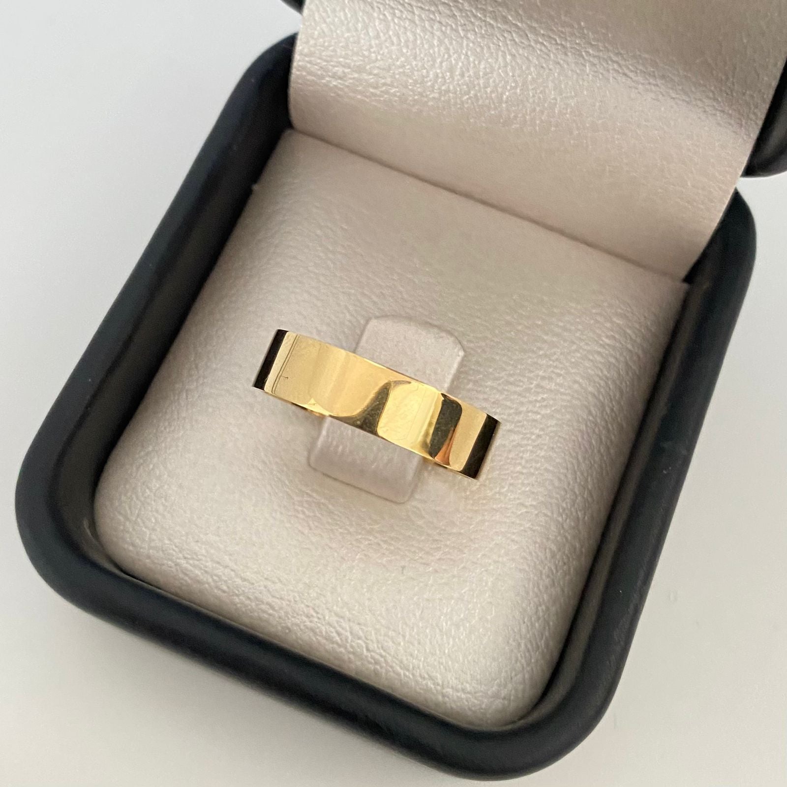 Anillo argolla lisa Oro amarillo 18k / Talla 8 / 3,0 Gr